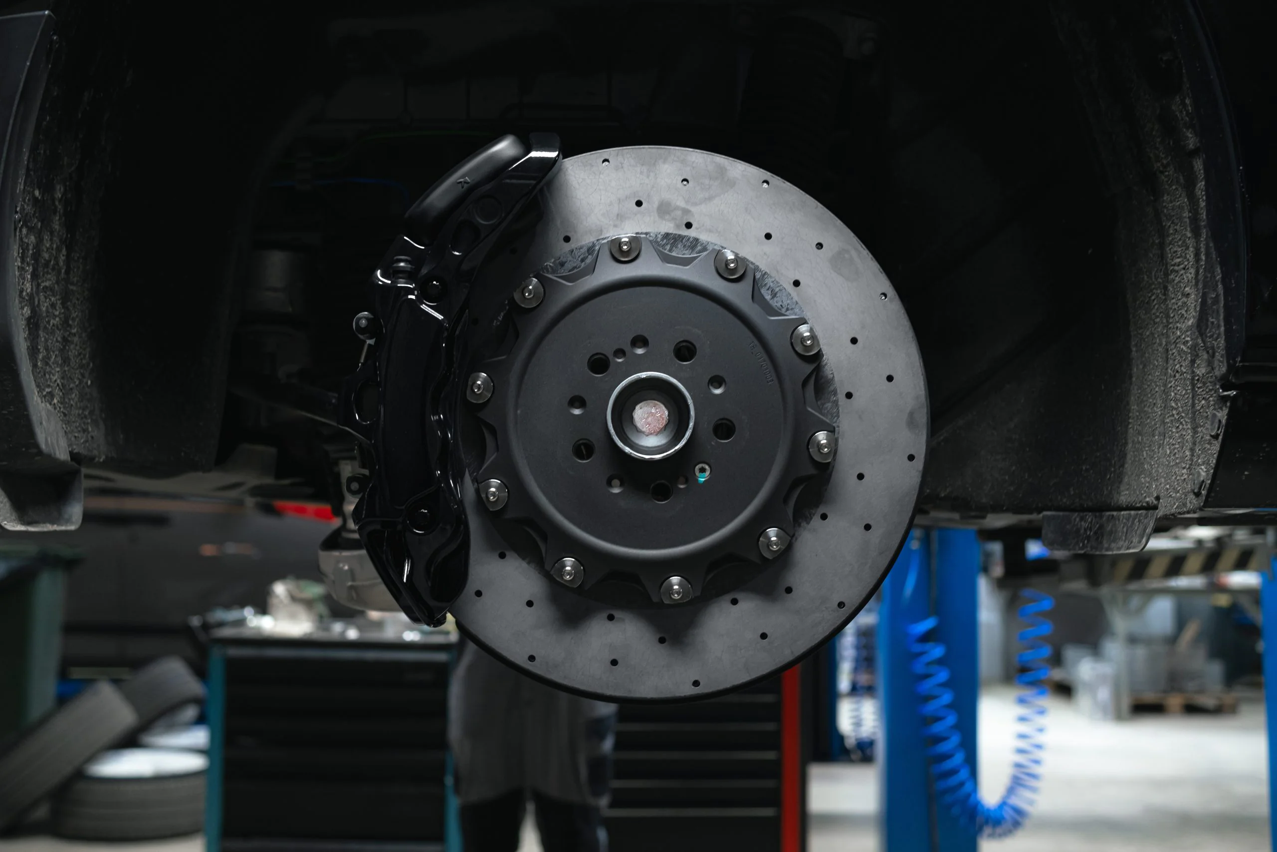 Carbon ceramic brake system for Zeekr 009. Pic 11
