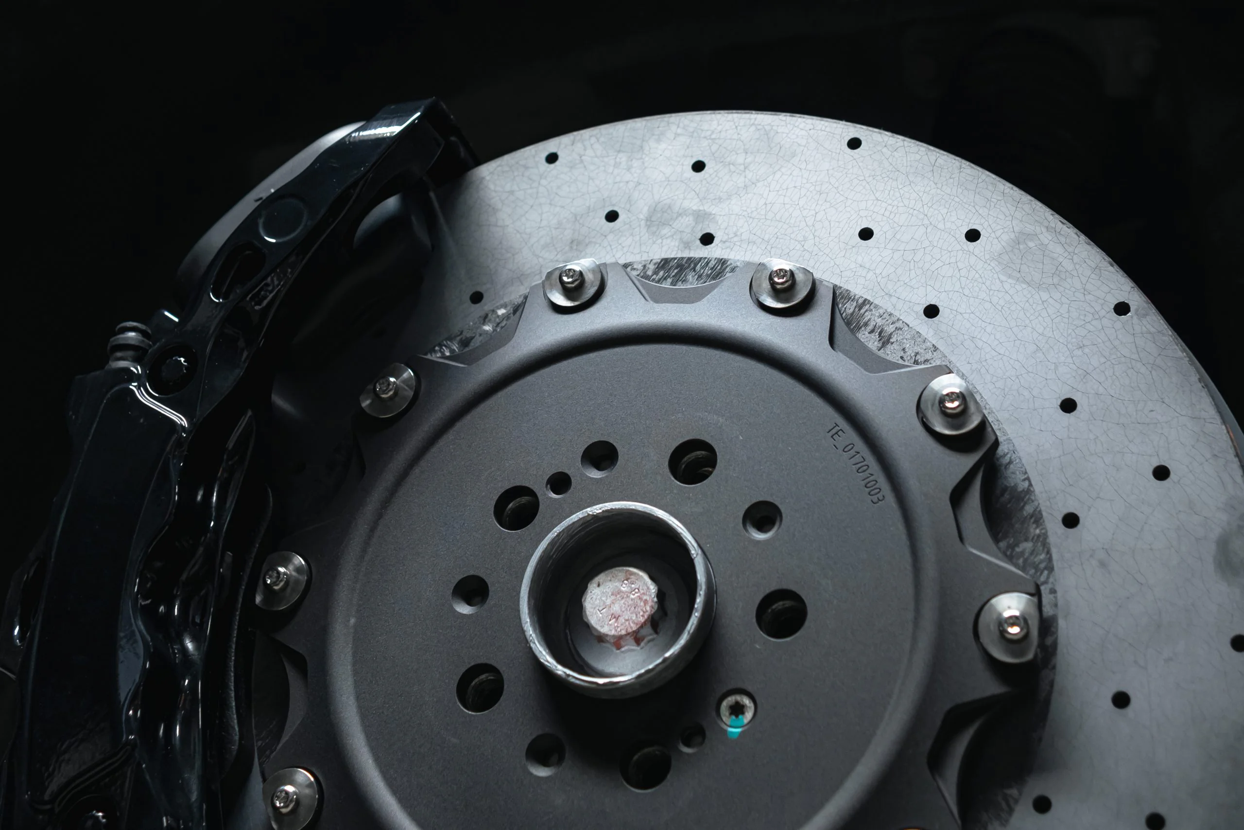 Carbon ceramic brake system for Zeekr 009. Pic 12