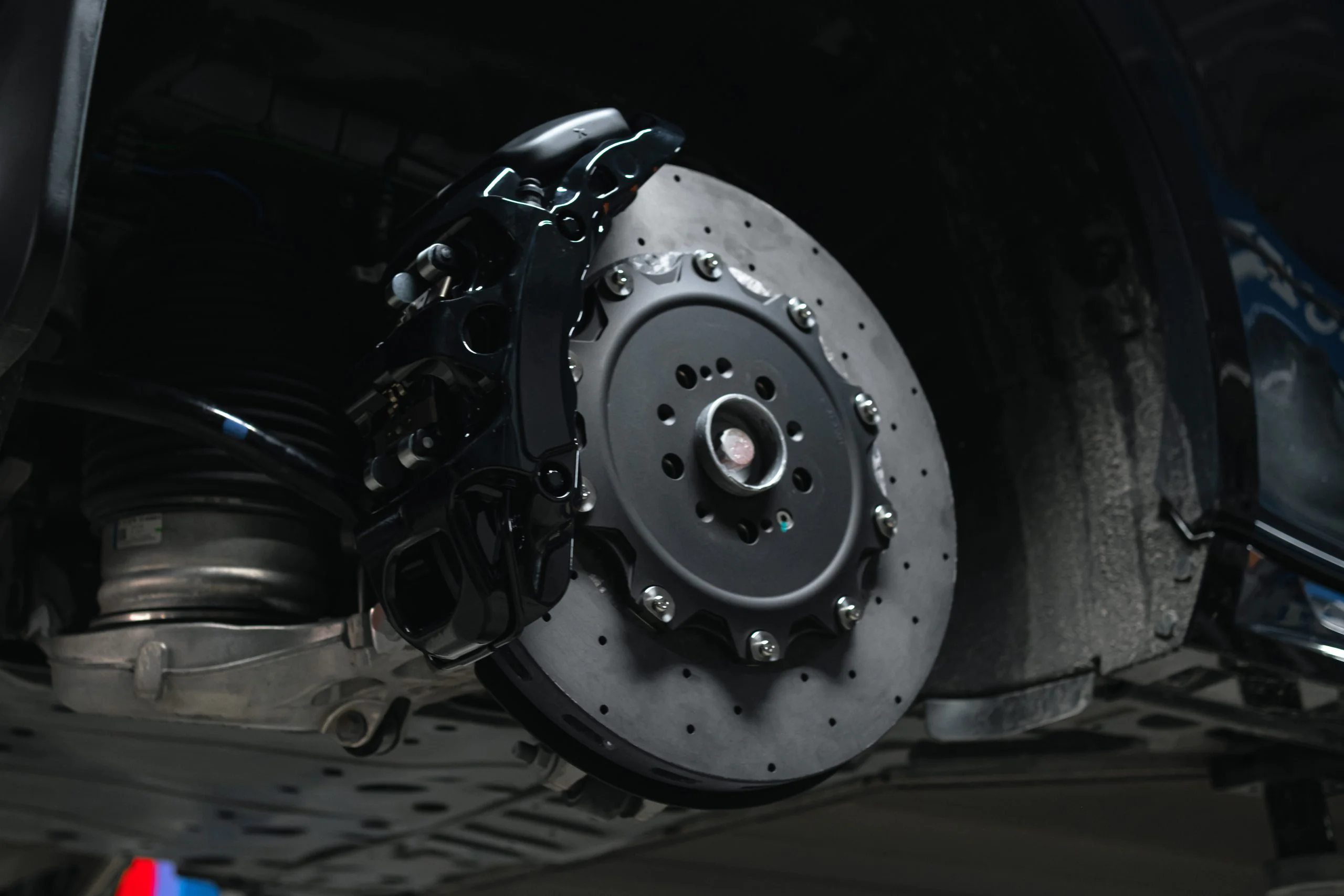 Carbon ceramic brake system for Zeekr 009. Pic 13