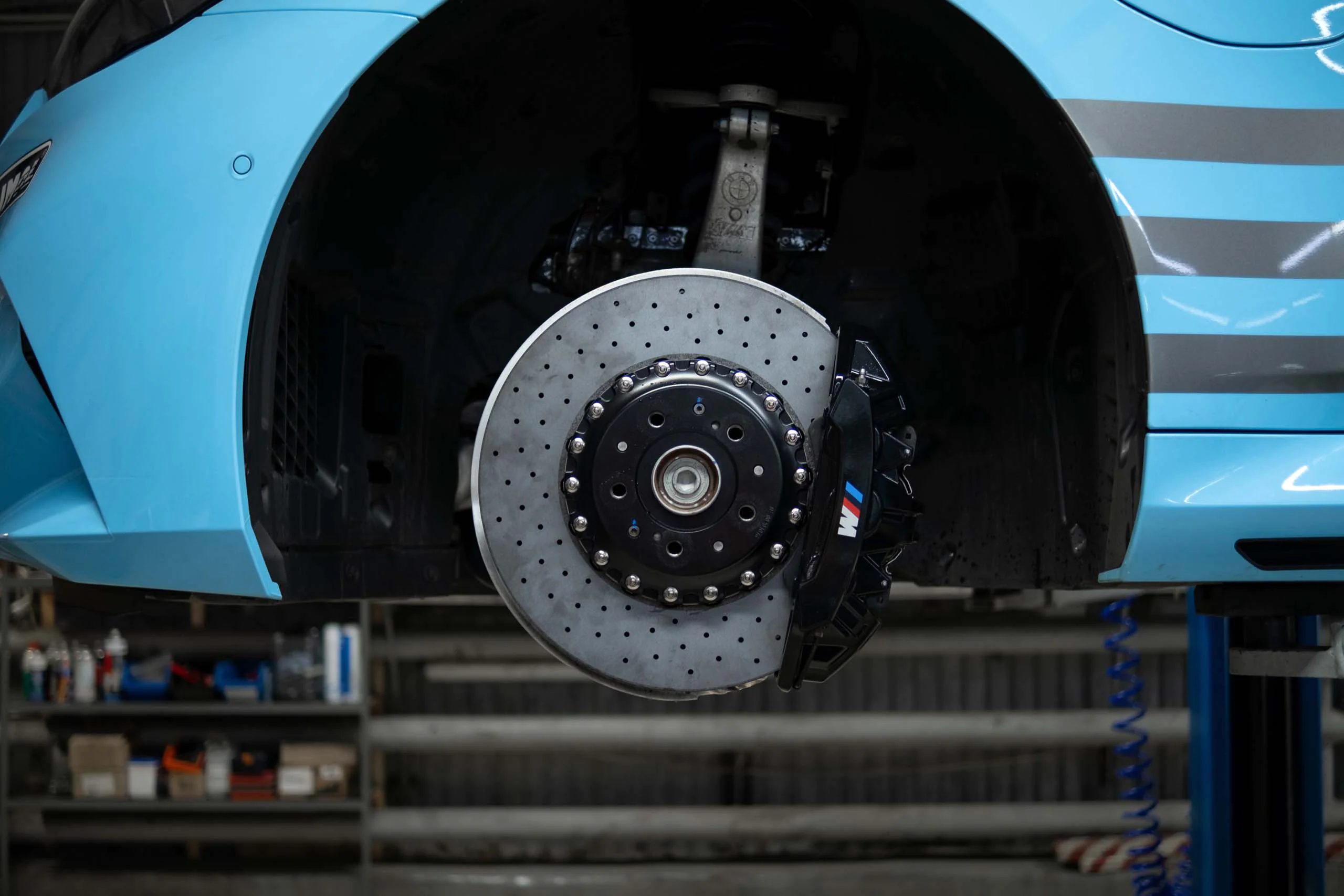 Carbon ceramic brake system for BMW G90. Pic 1