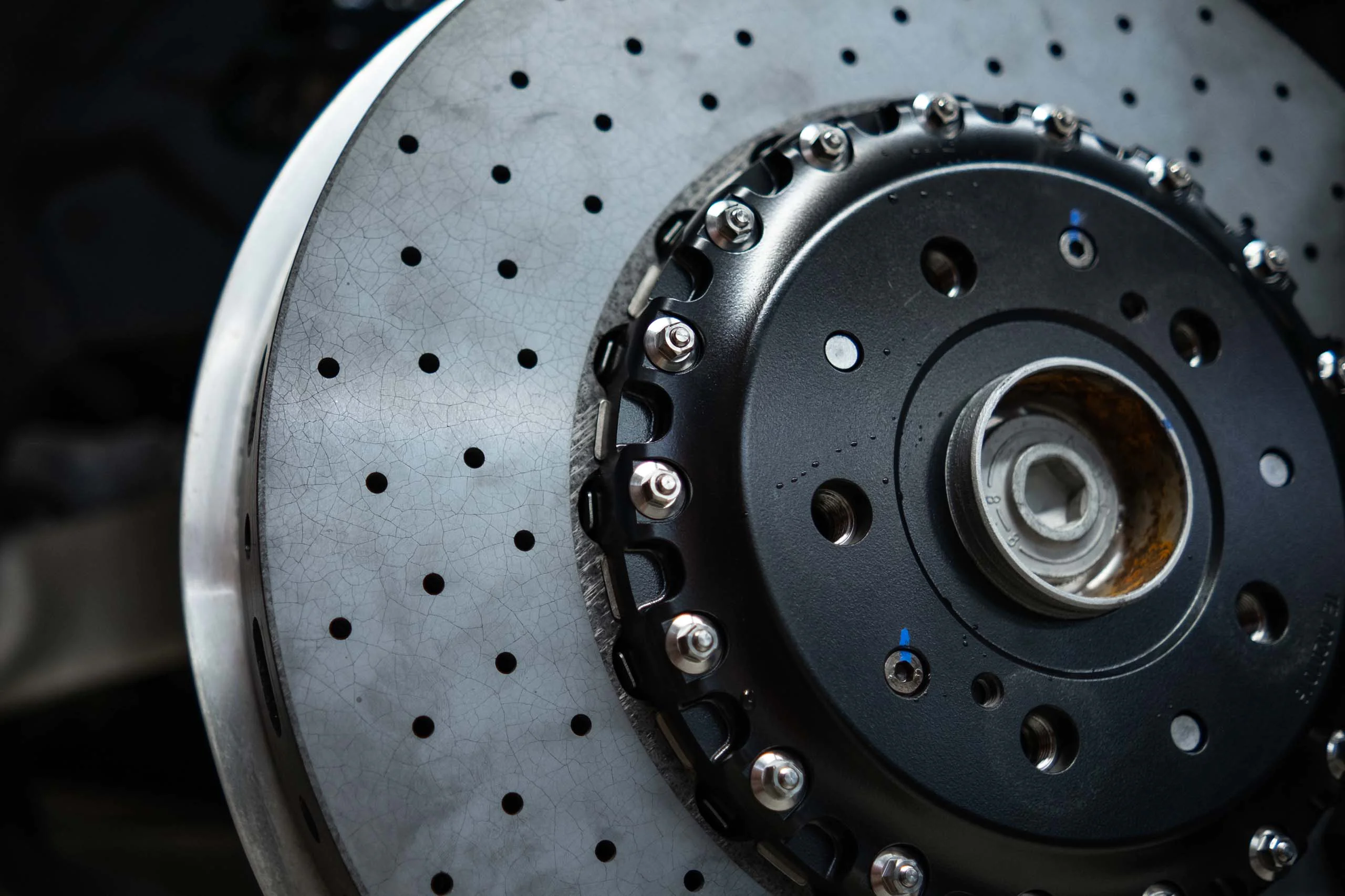 Carbon ceramic brake system for BMW G90. Pic 3