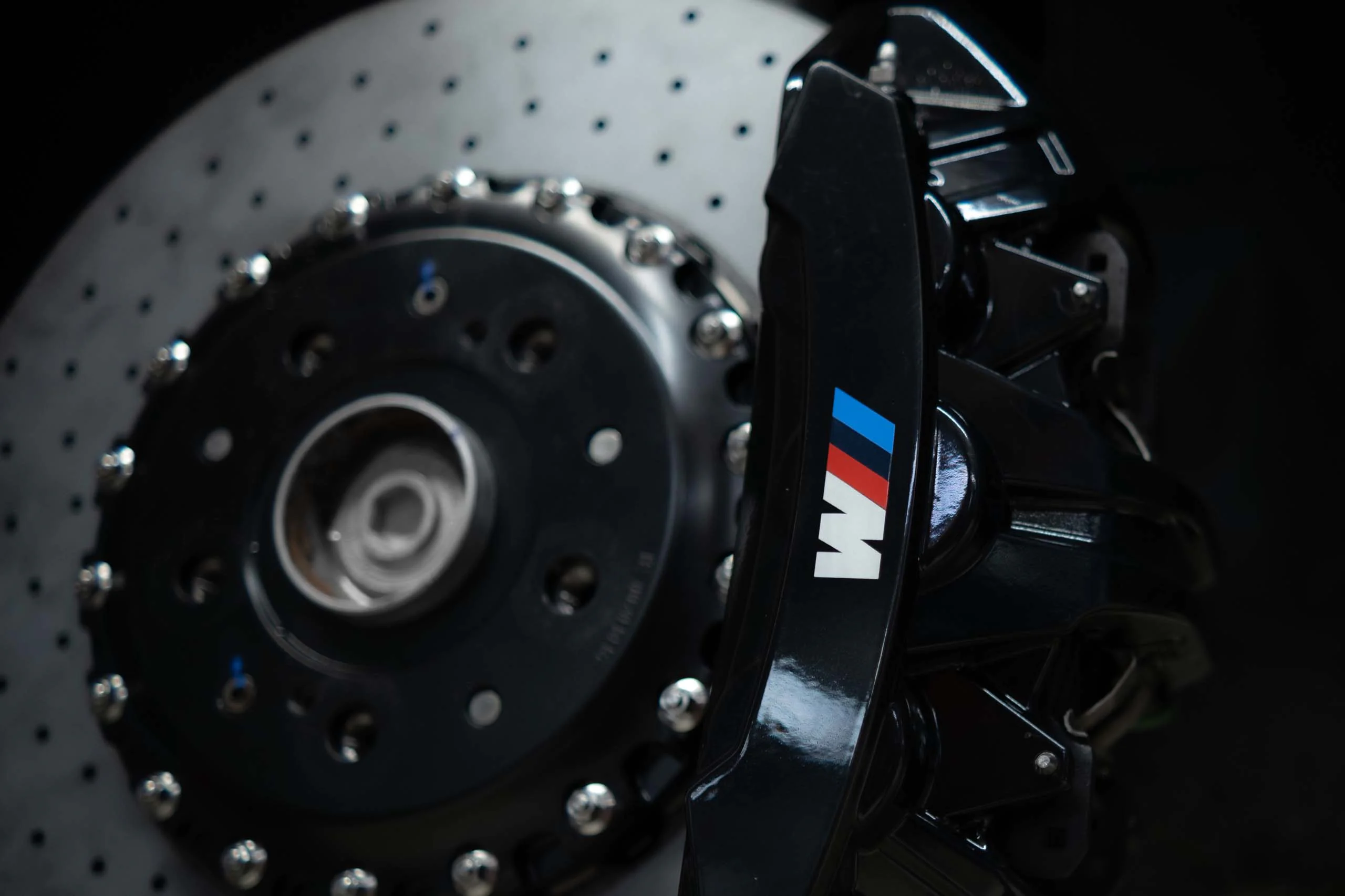 Carbon ceramic brake system for BMW G90. Pic 4