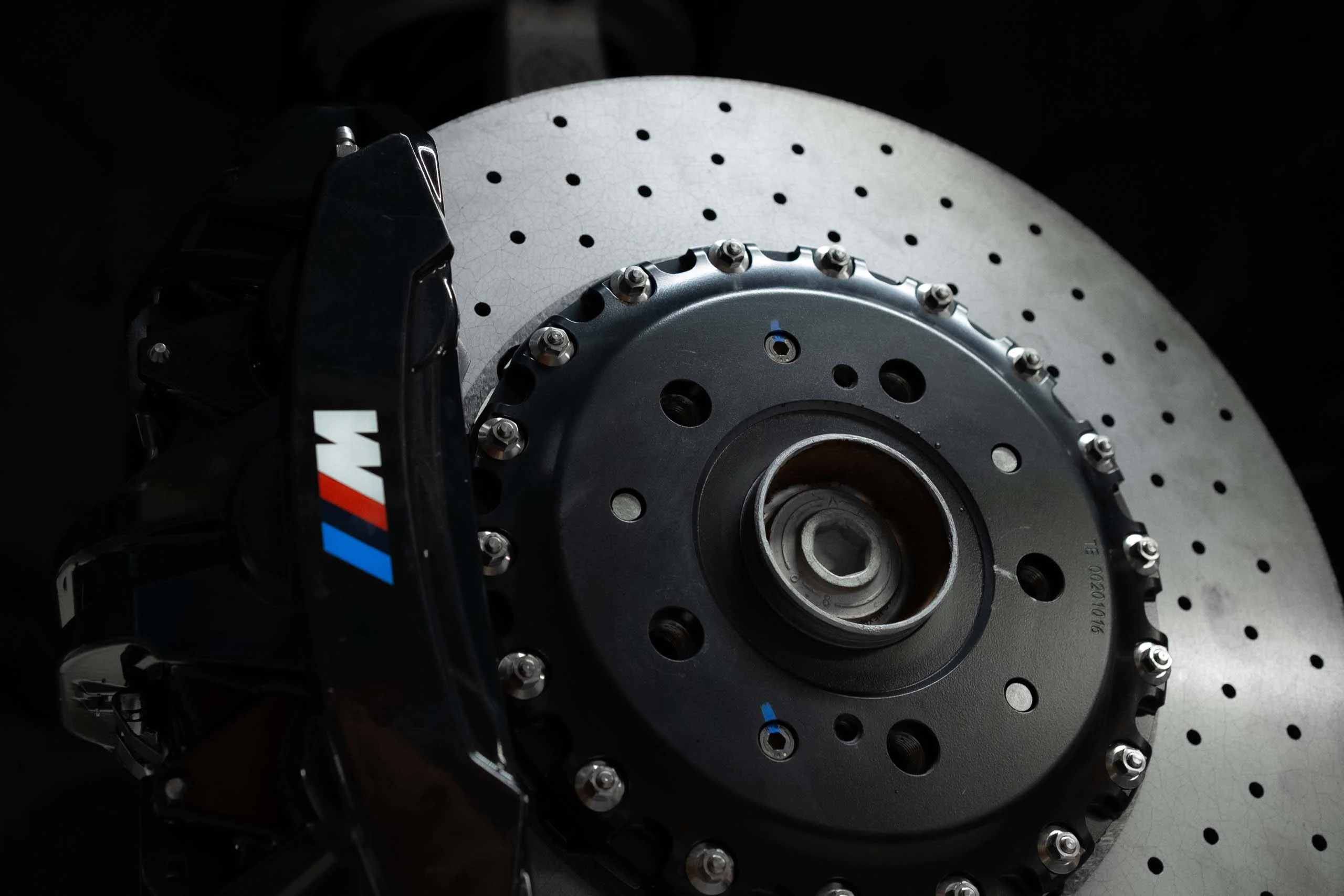 Carbon ceramic brake system for BMW G90. Pic 5