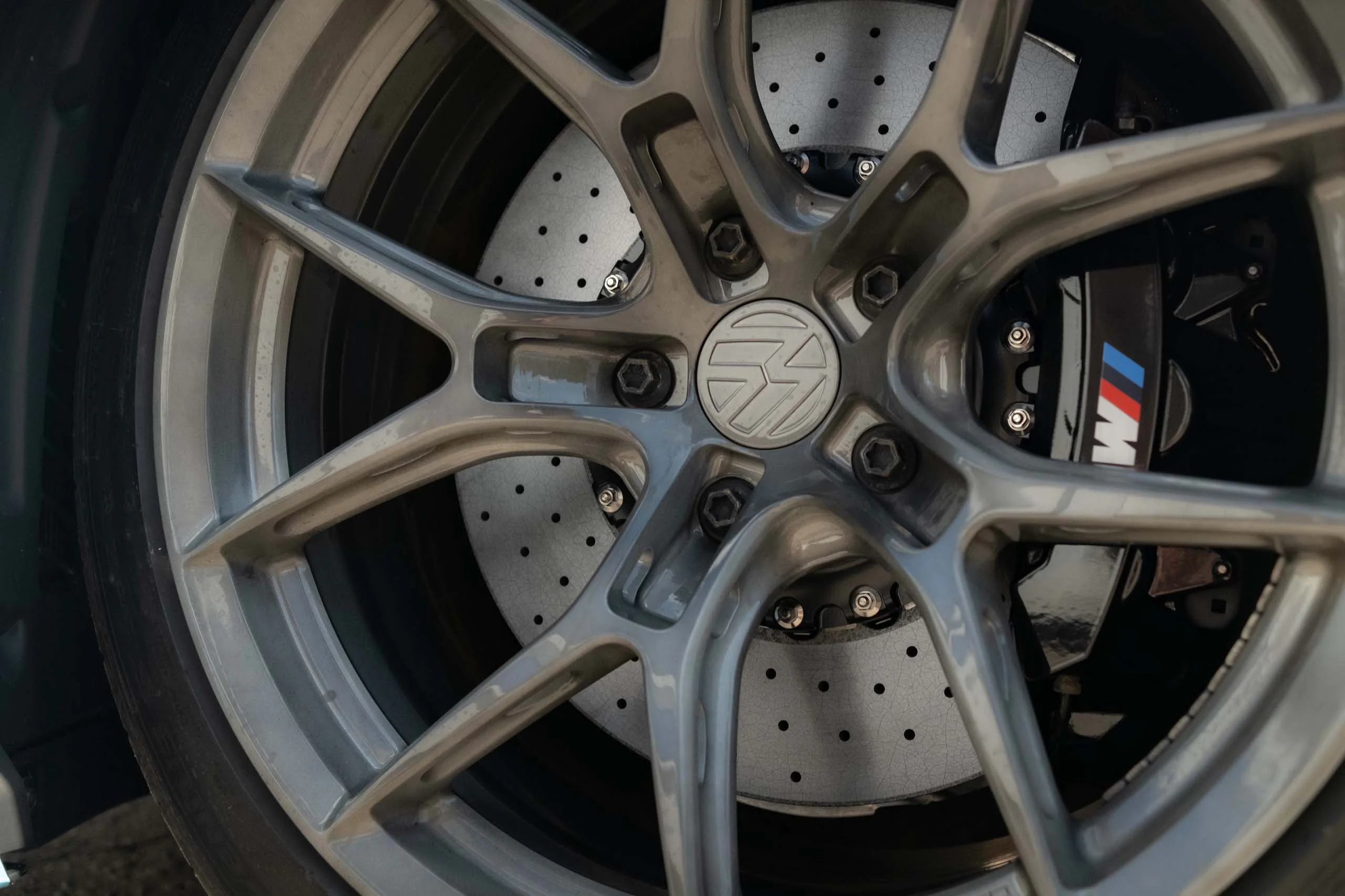 Carbon ceramic brake system for BMW G90. Pic 8