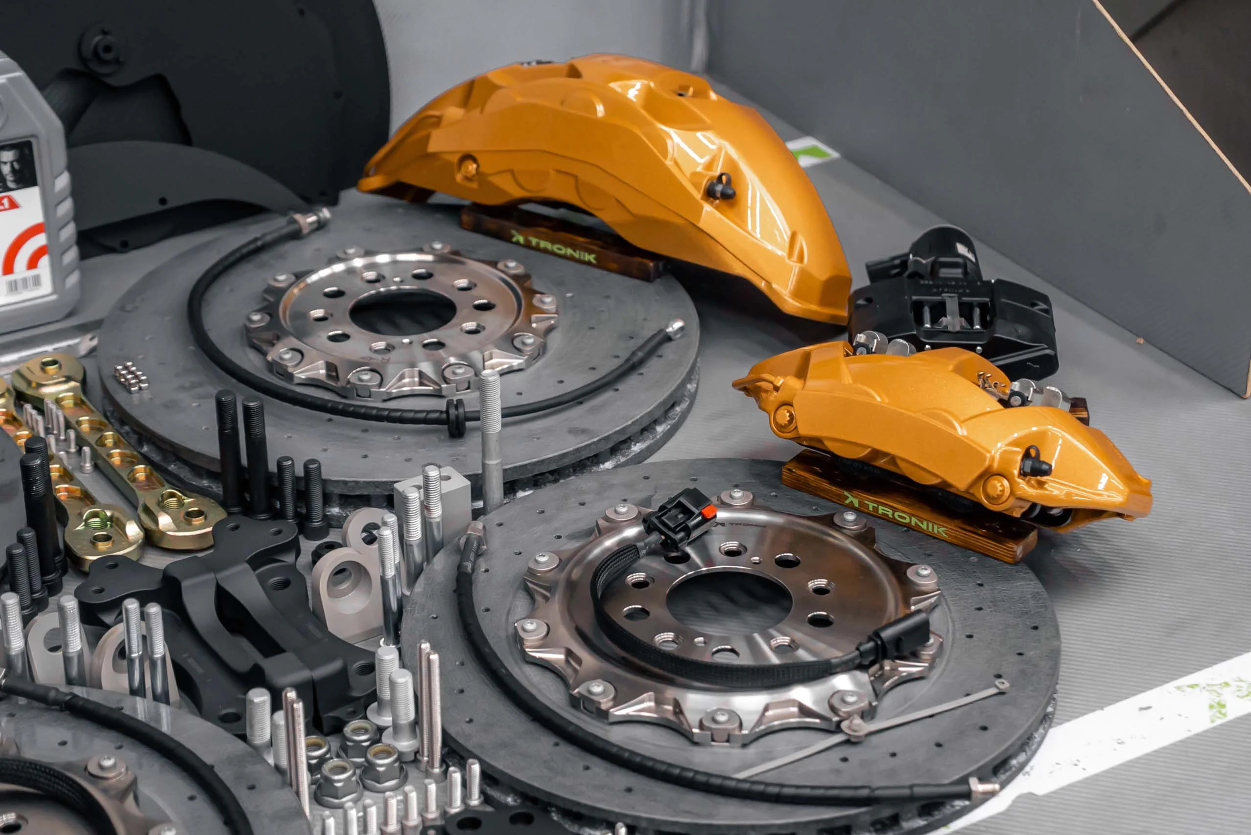 Carbon ceramic brake system kit for Land Rover L460. Pic 4