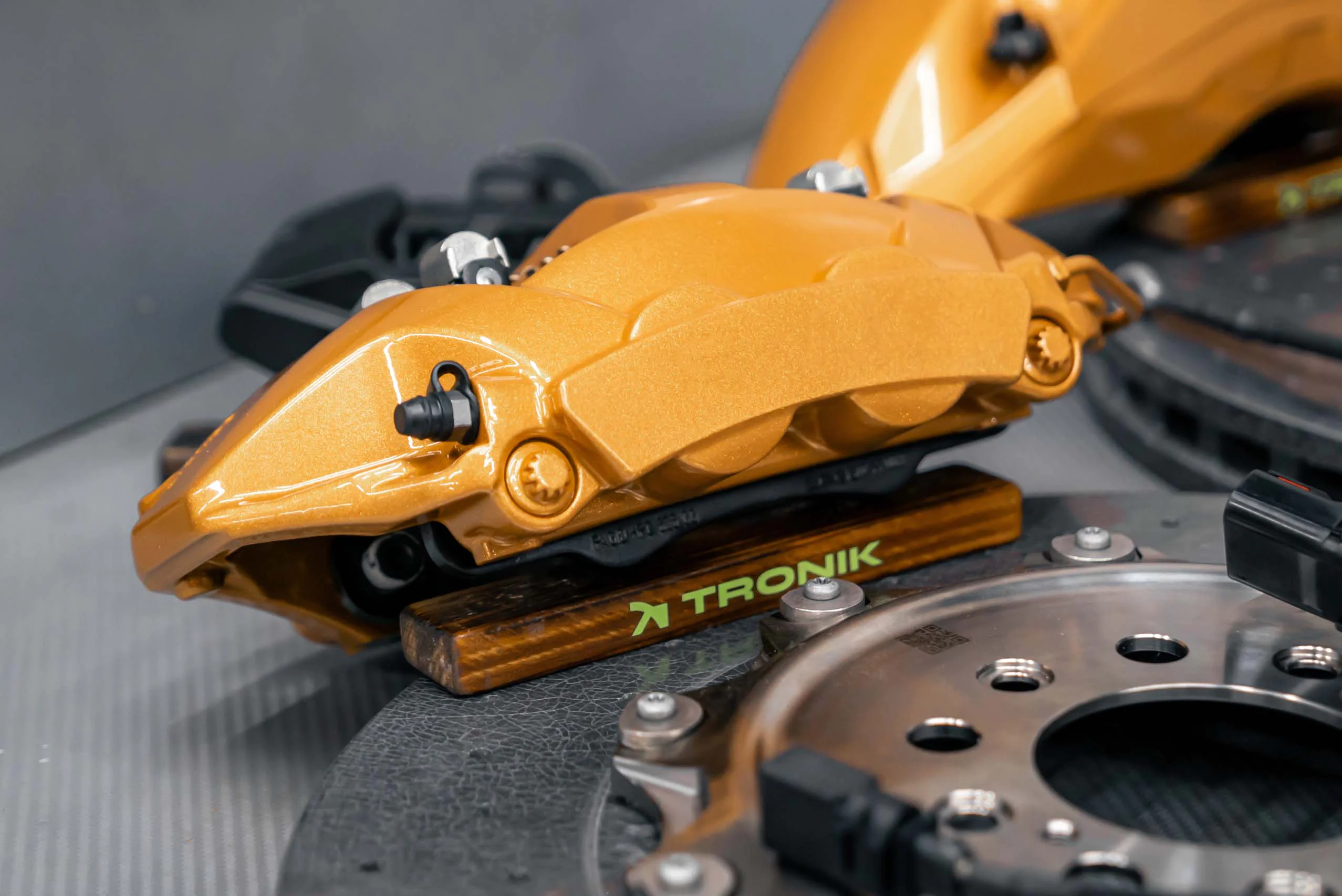 Carbon ceramic brake system kit for Land Rover L460. Pic 6