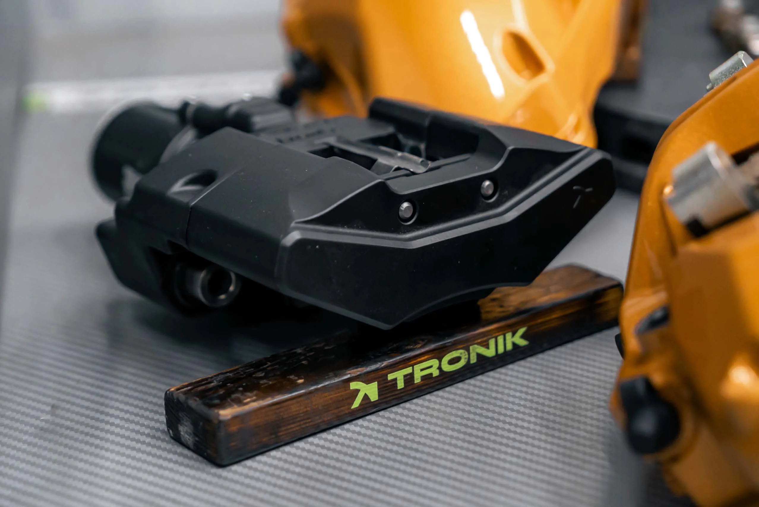 Carbon ceramic brake system kit for Land Rover L460. Pic 7