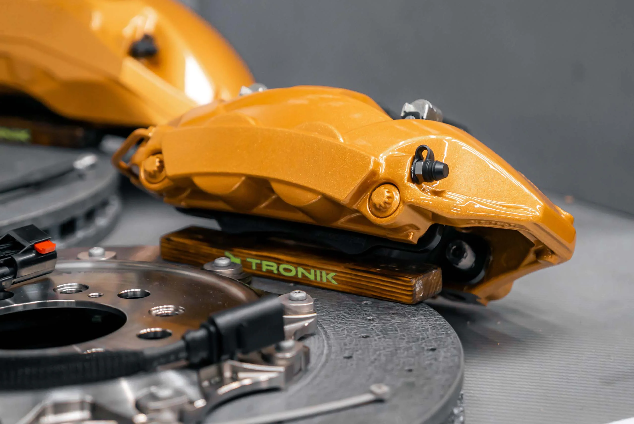 Carbon ceramic brake system kit for Land Rover L460. Pic 8