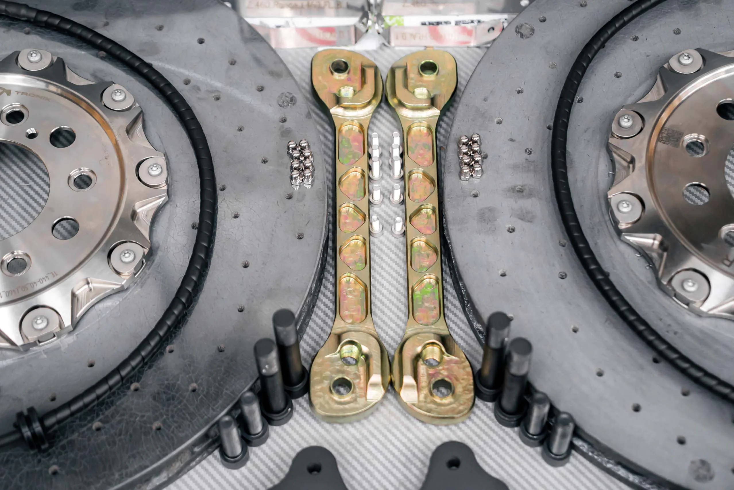 Carbon ceramic brake system kit for Land Rover L460. Pic 9