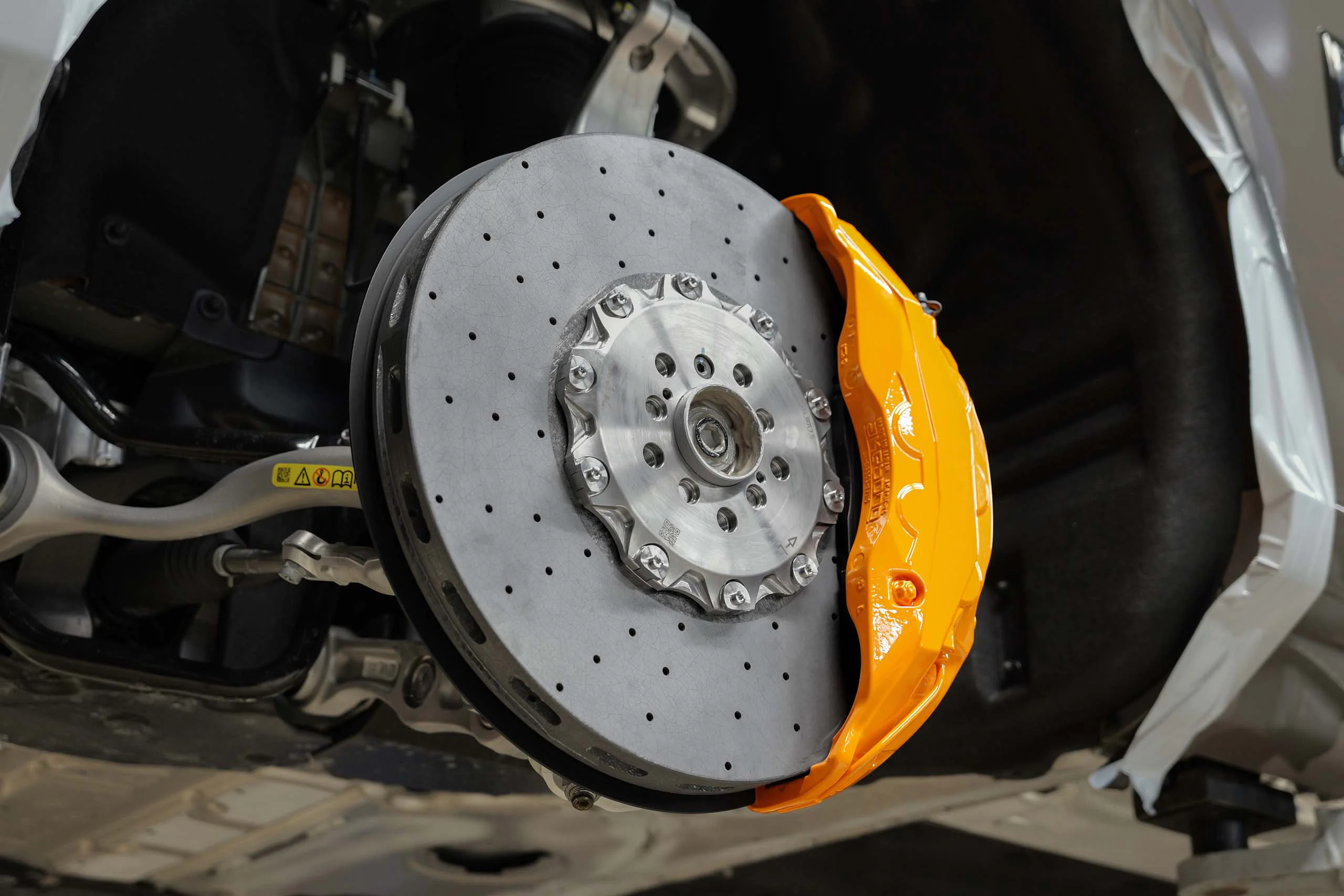Carbon-ceramic brake system for Rolls-Royce Cullinan. Pic 3