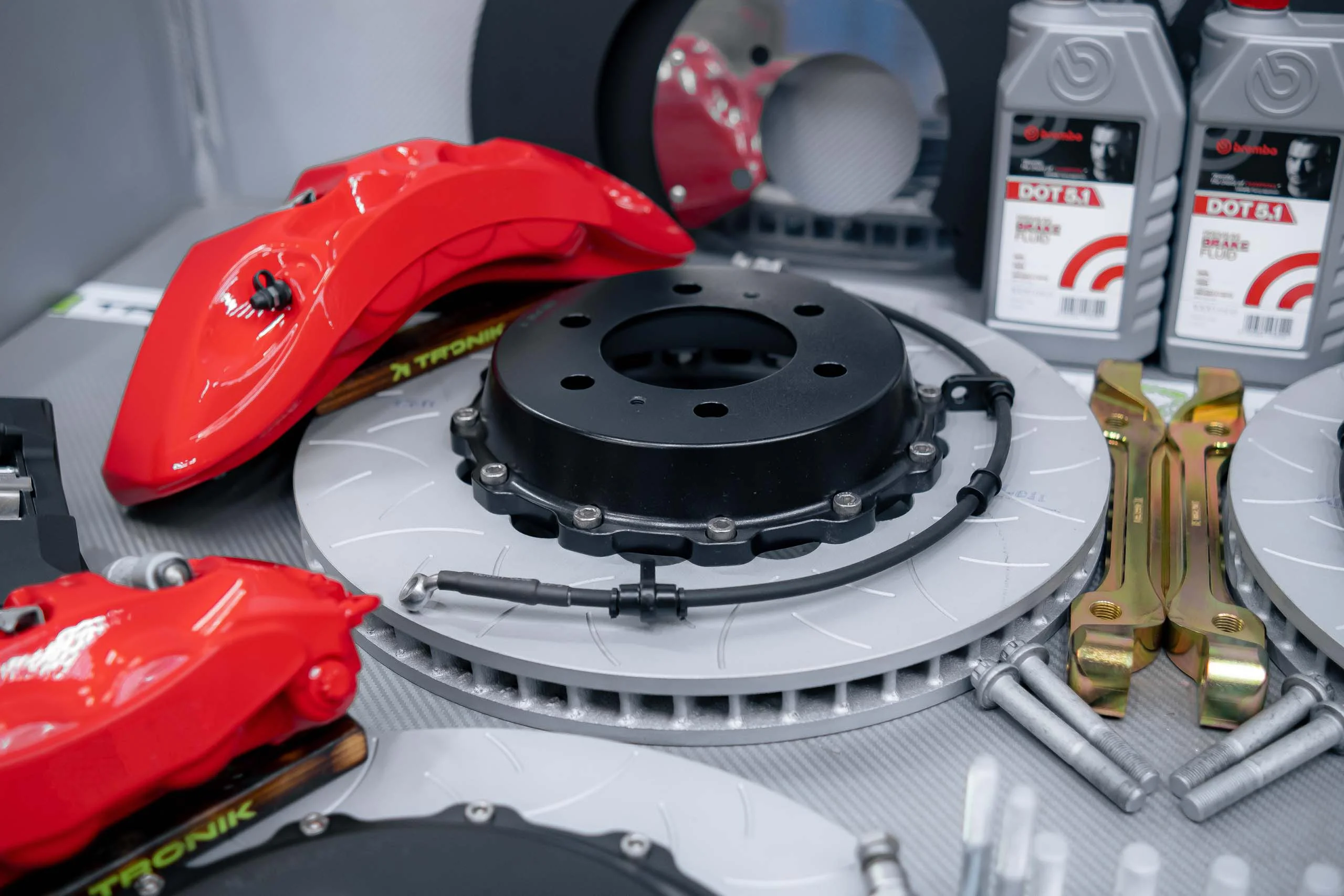 Brake system kit for Toyota Sequoia. Pic 3