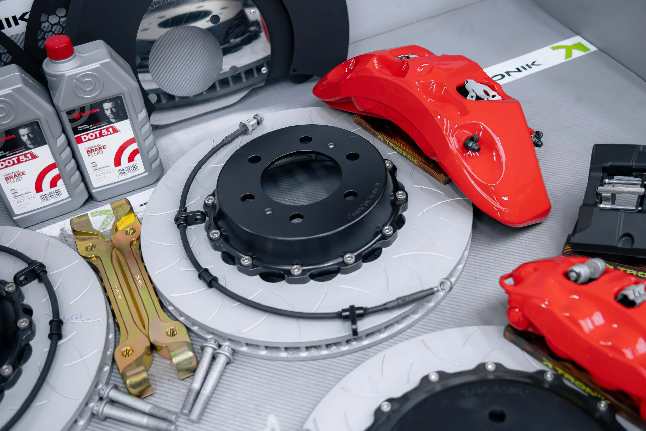 Brake system kit for Toyota Sequoia. Pic 4