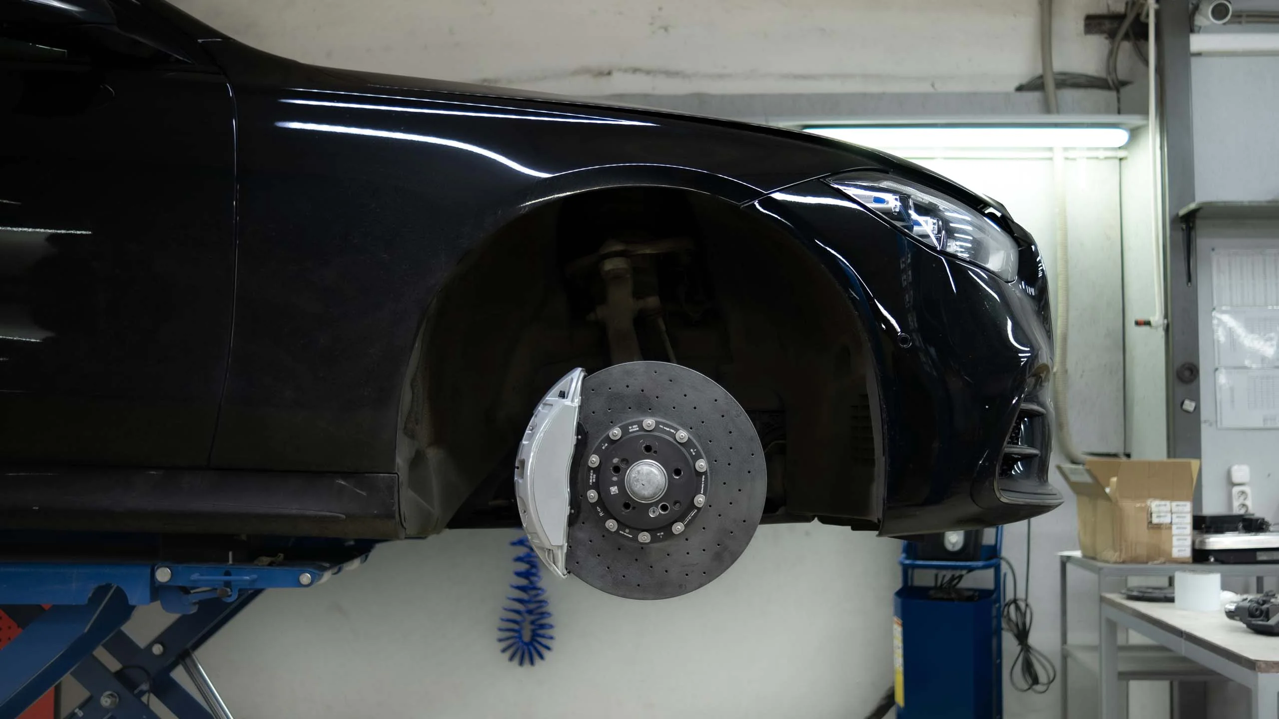 Carbon ceramic brake system for Mercedes-Benz W223. Pic 1