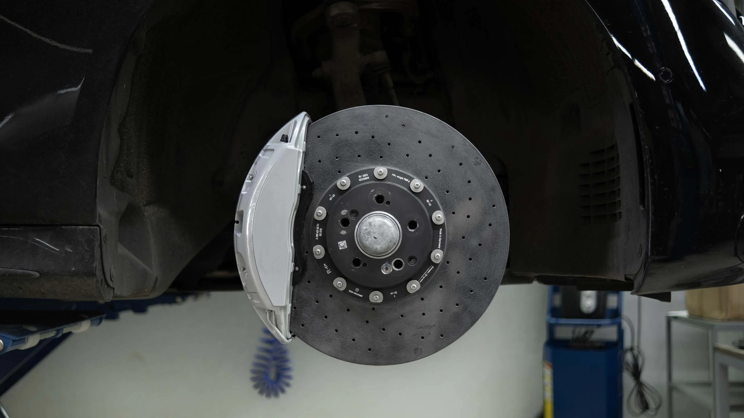 Carbon ceramic brake system for Mercedes-Benz W223. Pic 2