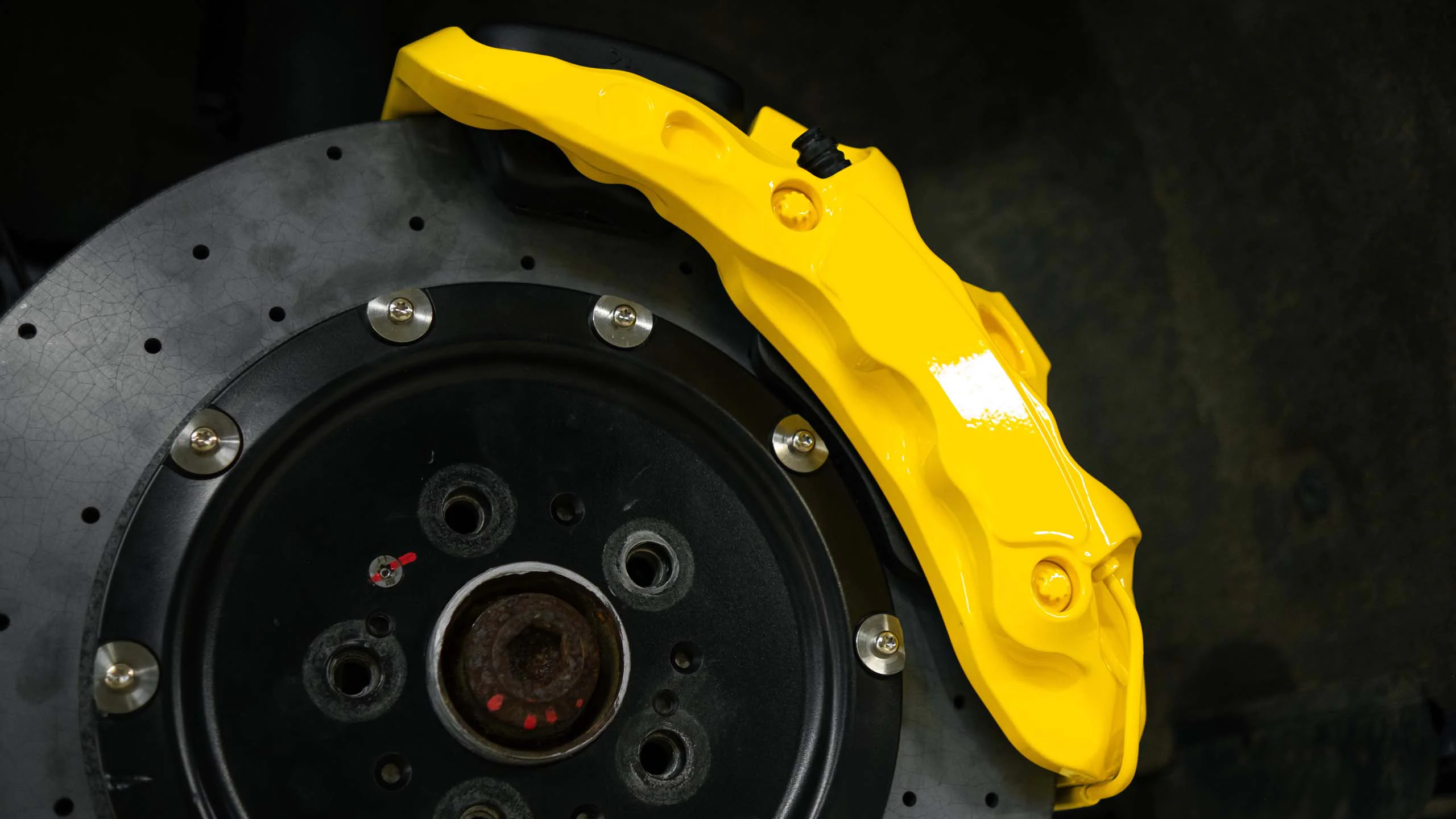 Carbon-ceramic brake system for Audi RS6. Pic 4