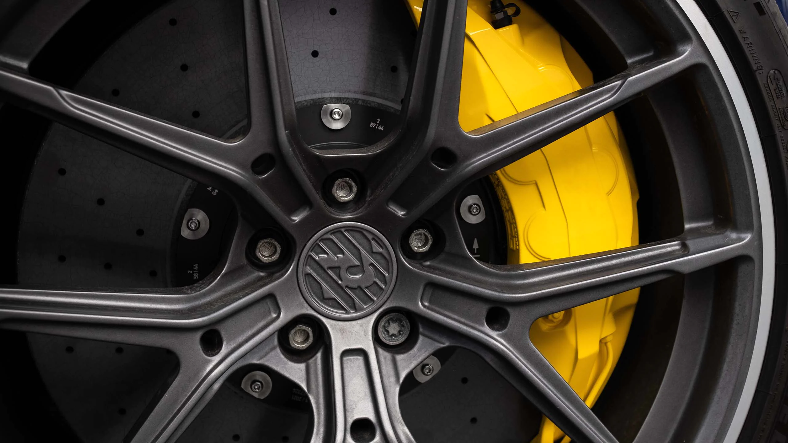 Carbon-ceramic brake system for Audi RS6. Pic 7