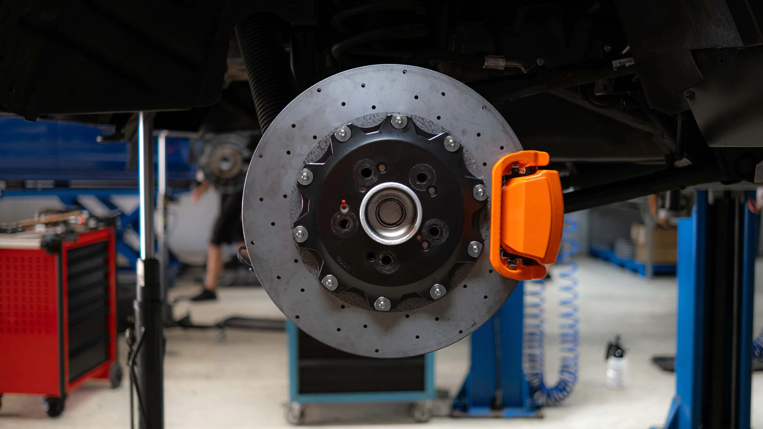 Carbon-ceramic brake system for Mercedes-Benz G class. Pic 8