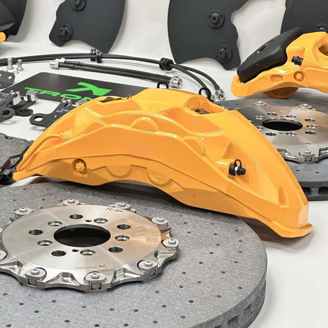 Rolls-Royce Cullinan RR31 Custom Carbon-Ceramic Big Brake Kit 440-40 410-32 Ti (Sun Yellow) - Image 3