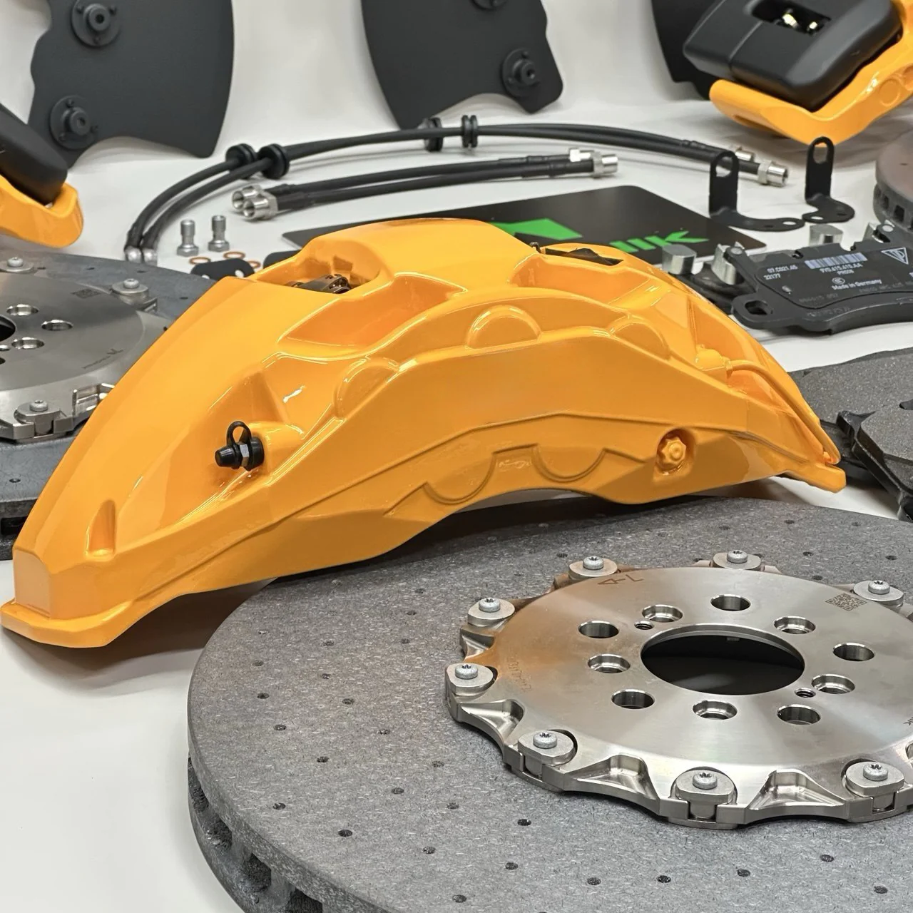 Rolls-Royce Cullinan RR31 Custom Carbon-Ceramic Big Brake Kit 440-40 410-32 Ti (Sun Yellow) - Image 2