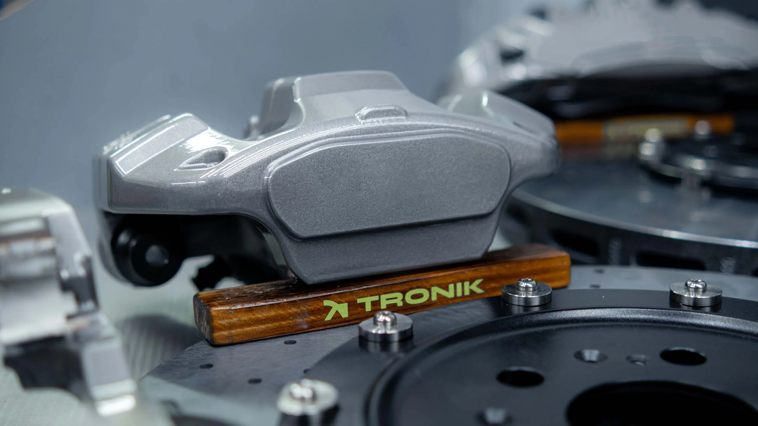 Carbon-ceramic brake system kit for Audi Q6. Pic 10 Carbon-ceramic brake system kit for Audi Q6. Pic 10