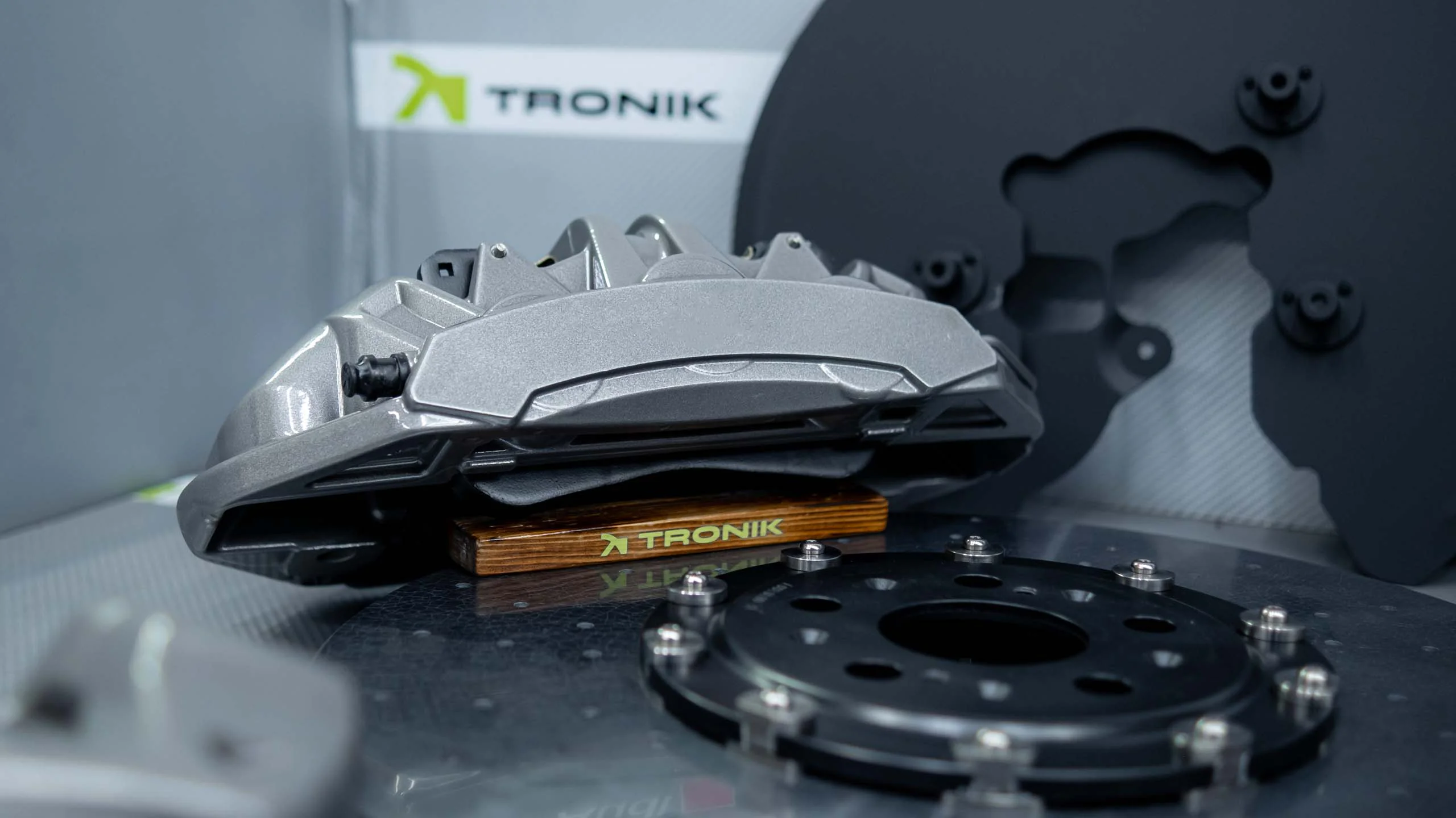 Carbon-ceramic brake system kit for Audi Q6. Pic 11 Carbon-ceramic brake system kit for Audi Q6. Pic 11