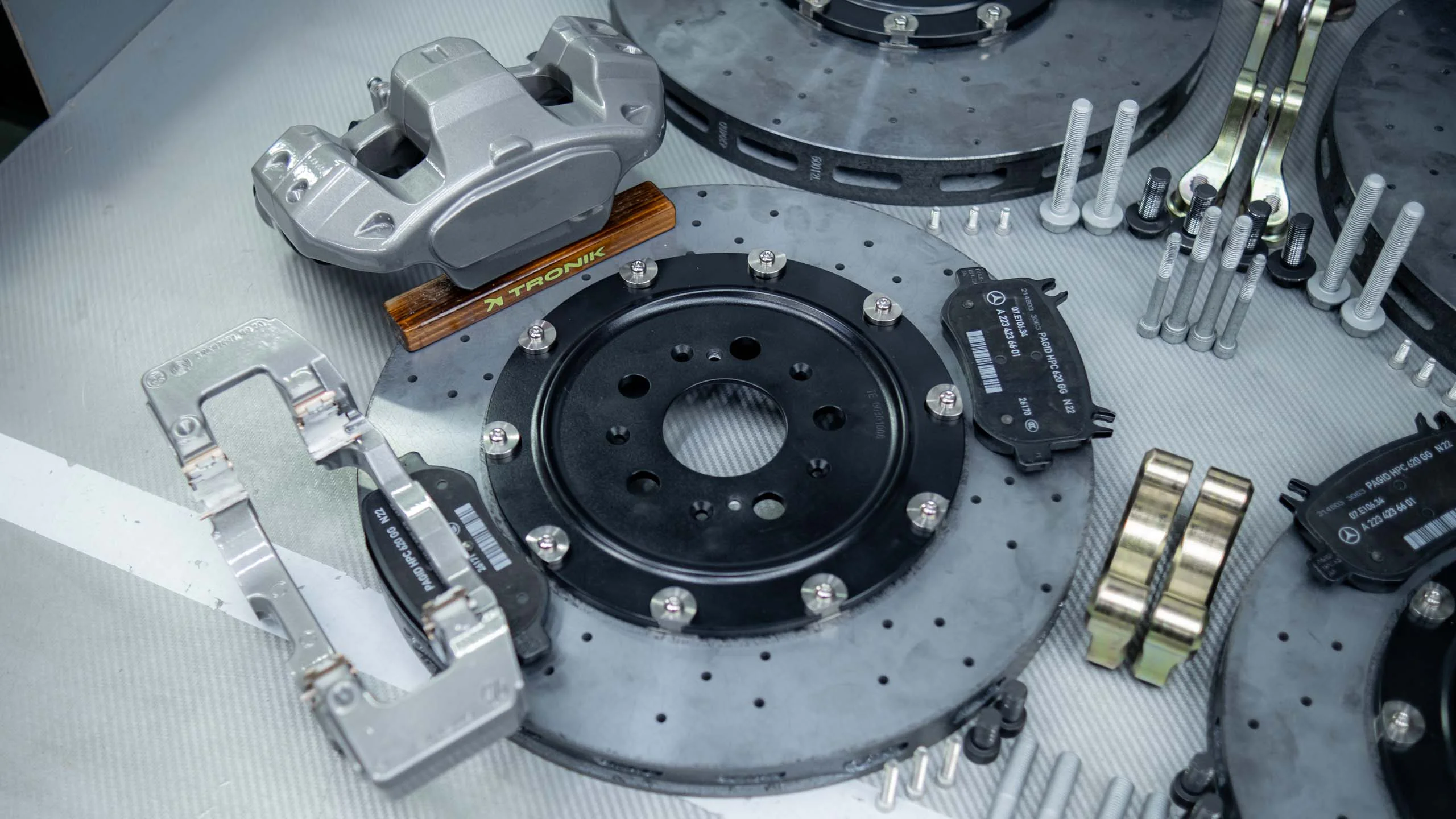 Carbon-ceramic brake system kit for Audi Q6. Pic 2 Carbon-ceramic brake system kit for Audi Q6. Pic 2