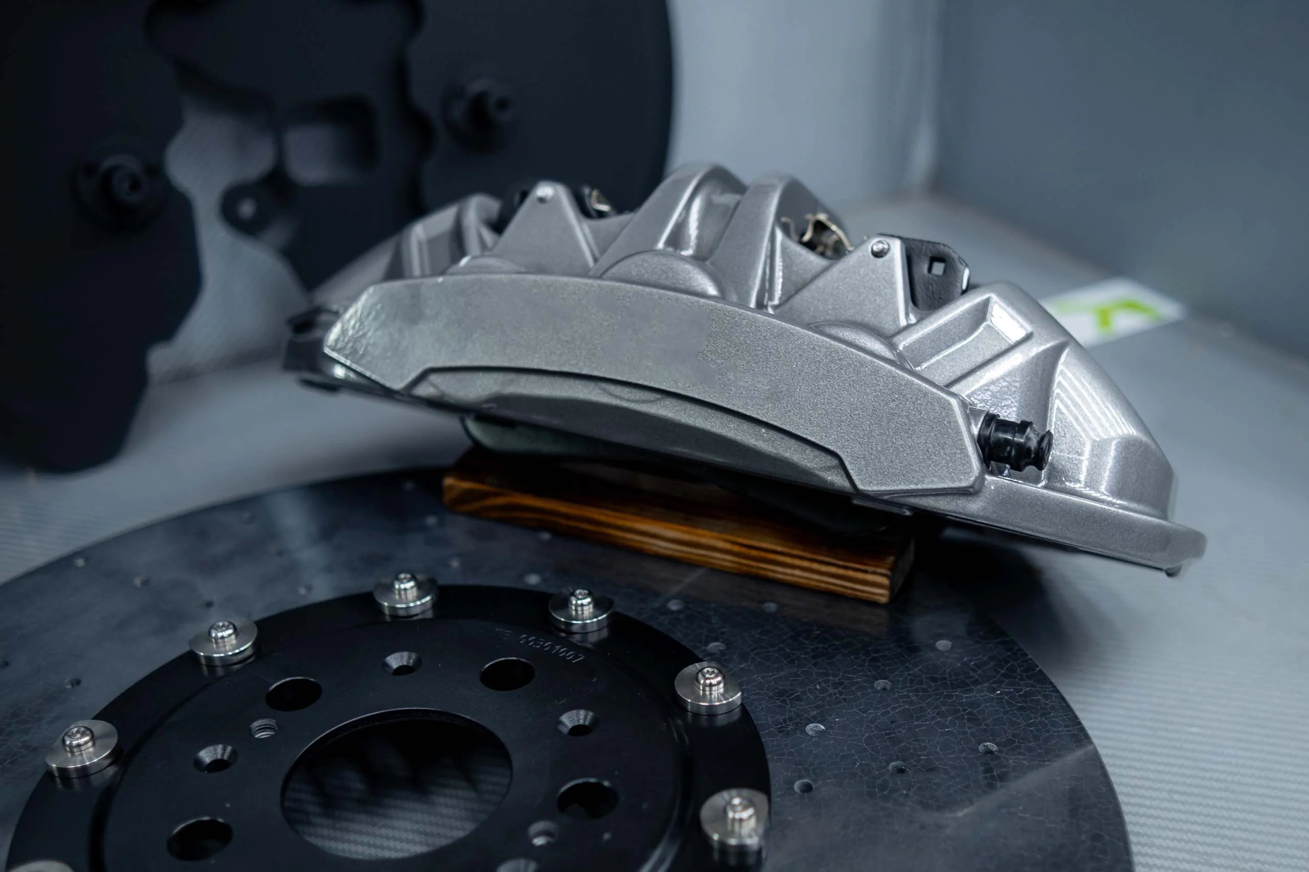 Carbon-ceramic brake system kit for Audi Q6. Pic 4 Carbon-ceramic brake system kit for Audi Q6. Pic 4