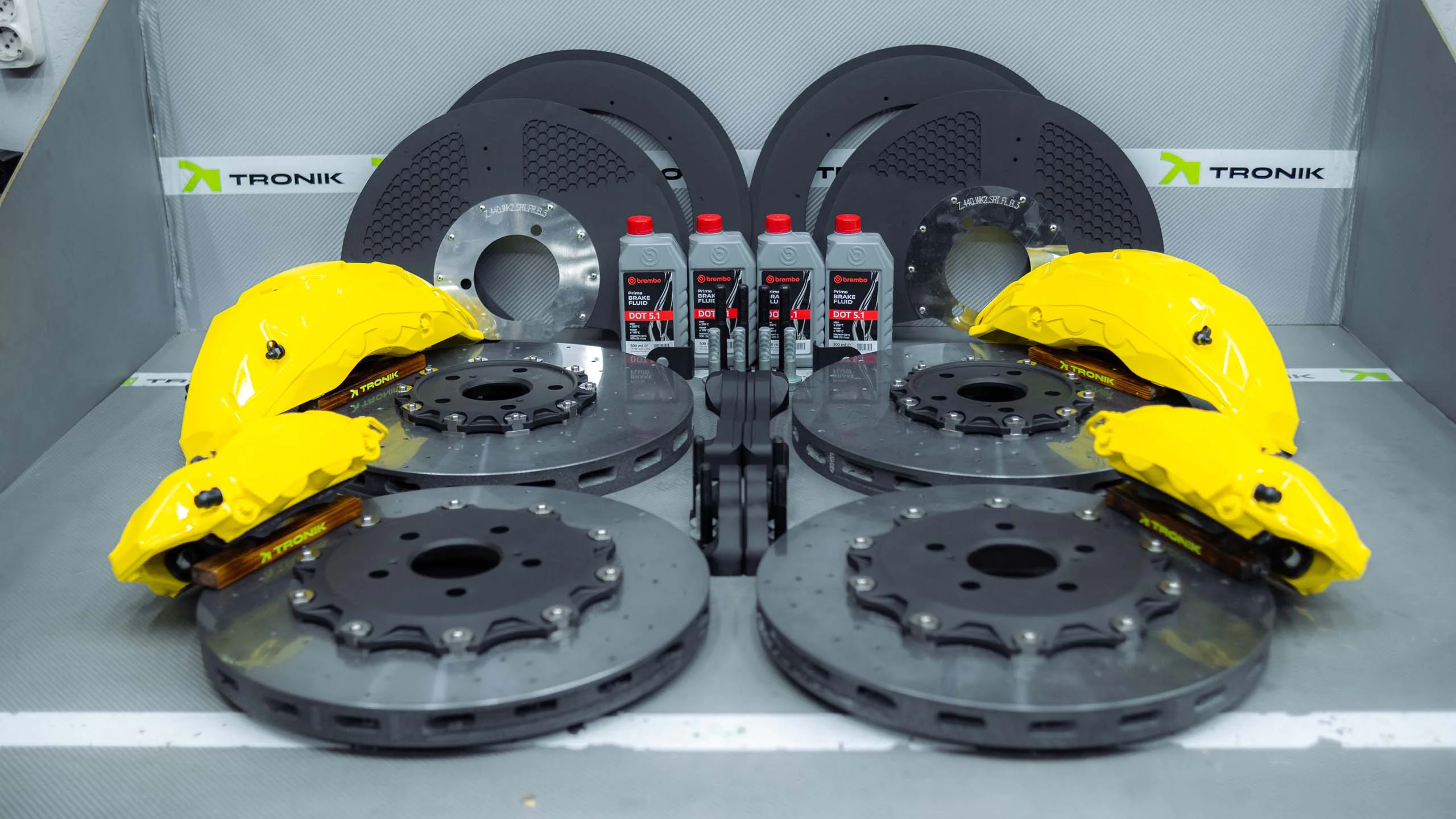 Carbon-ceramic brake system kit for Dodge Durango. Pic 1 Carbon-ceramic brake system kit for Dodge Durango. Pic 1