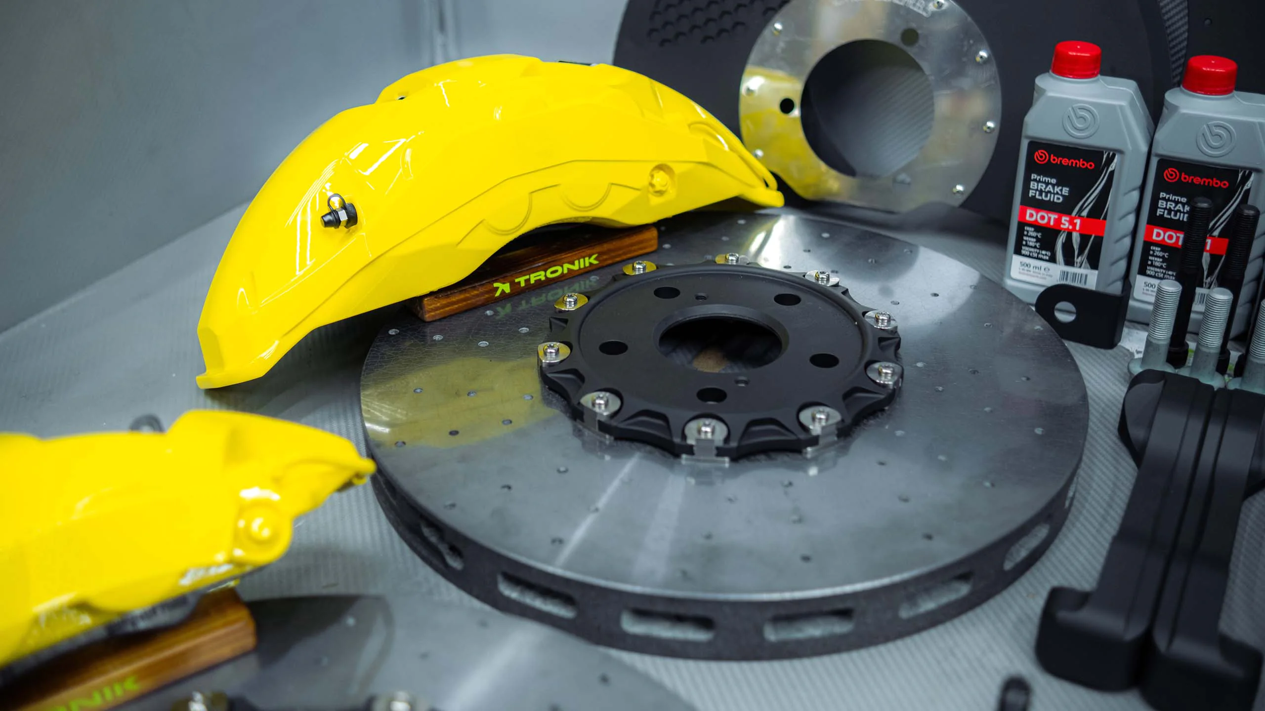 Carbon-ceramic brake system kit for Dodge Durango. Pic 3 Carbon-ceramic brake system kit for Dodge Durango. Pic 3