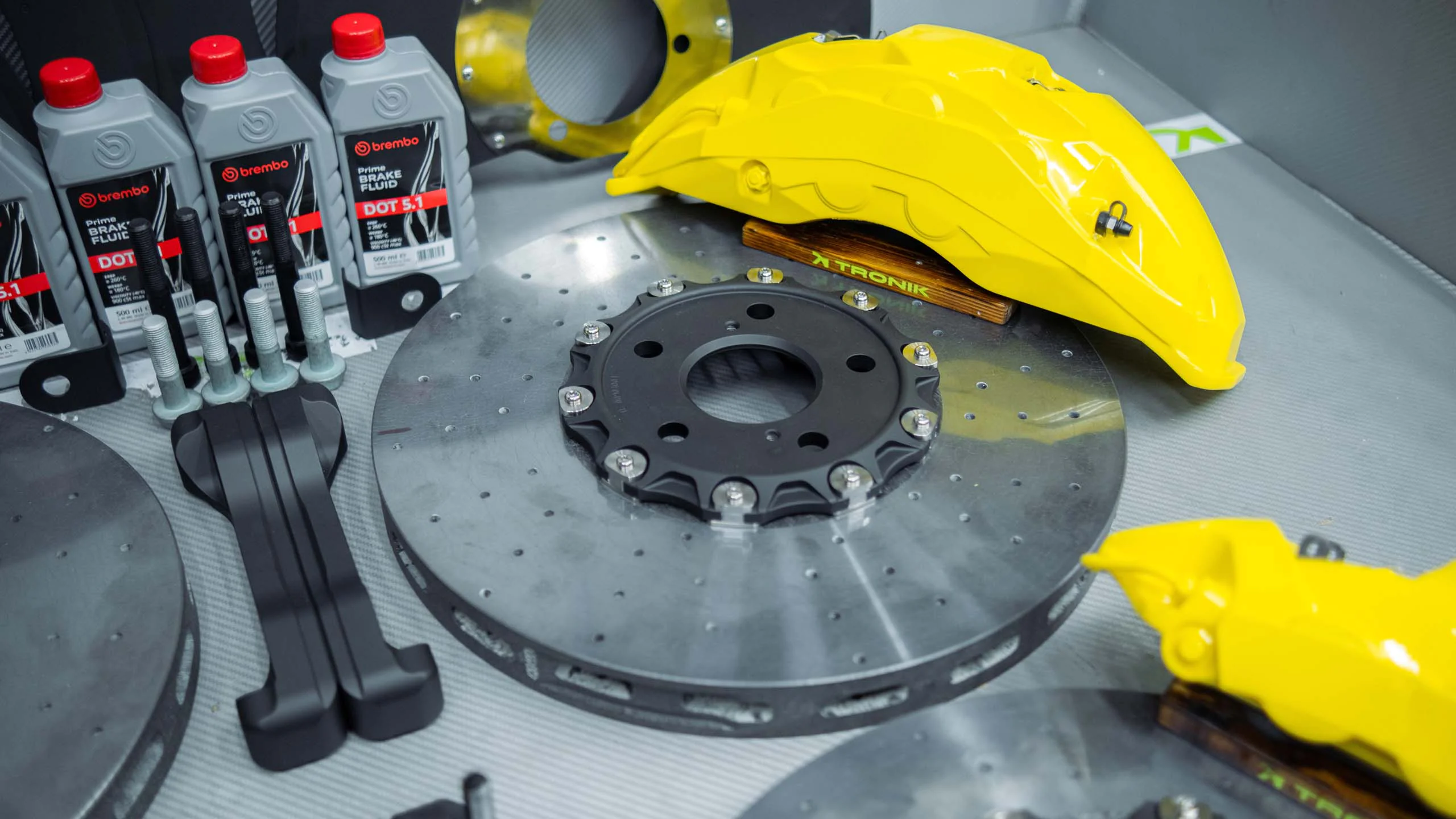 Carbon-ceramic brake system kit for Dodge Durango. Pic 8 Carbon-ceramic brake system kit for Dodge Durango. Pic 8