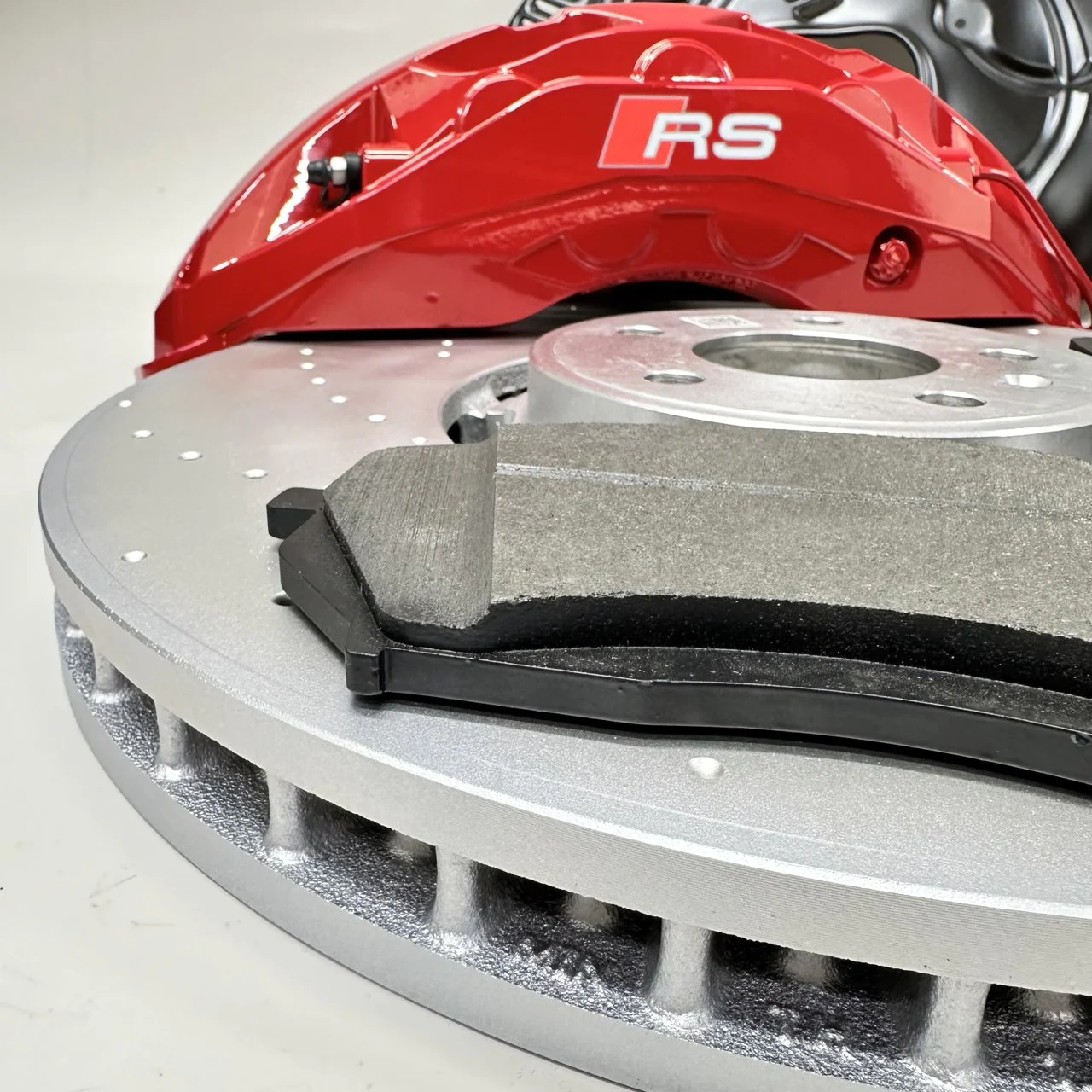 AUDI Q7 Q8 (Typ 4M MLB Evo 2015-2022) Front Big 10 pot OEM brake kit RED - Image 3