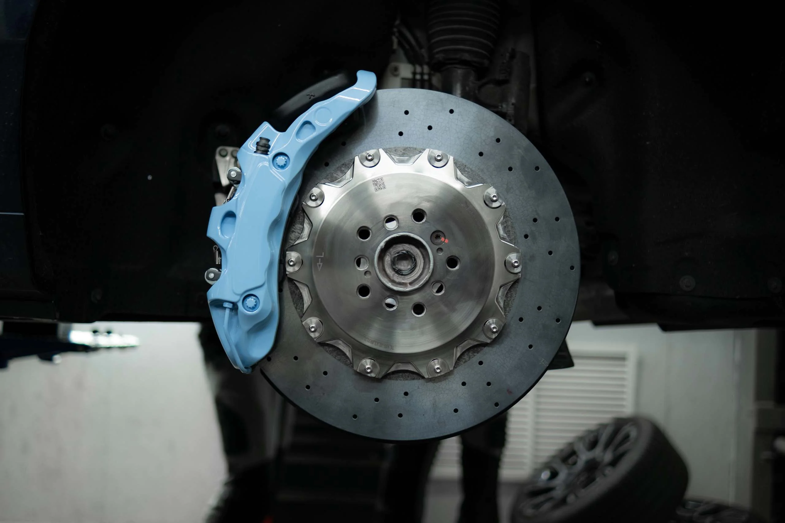 Carbon-ceramic brake system for Rolls-Royce Ghost. Pic 11 Carbon-ceramic brake system for Rolls-Royce Ghost. Pic 11