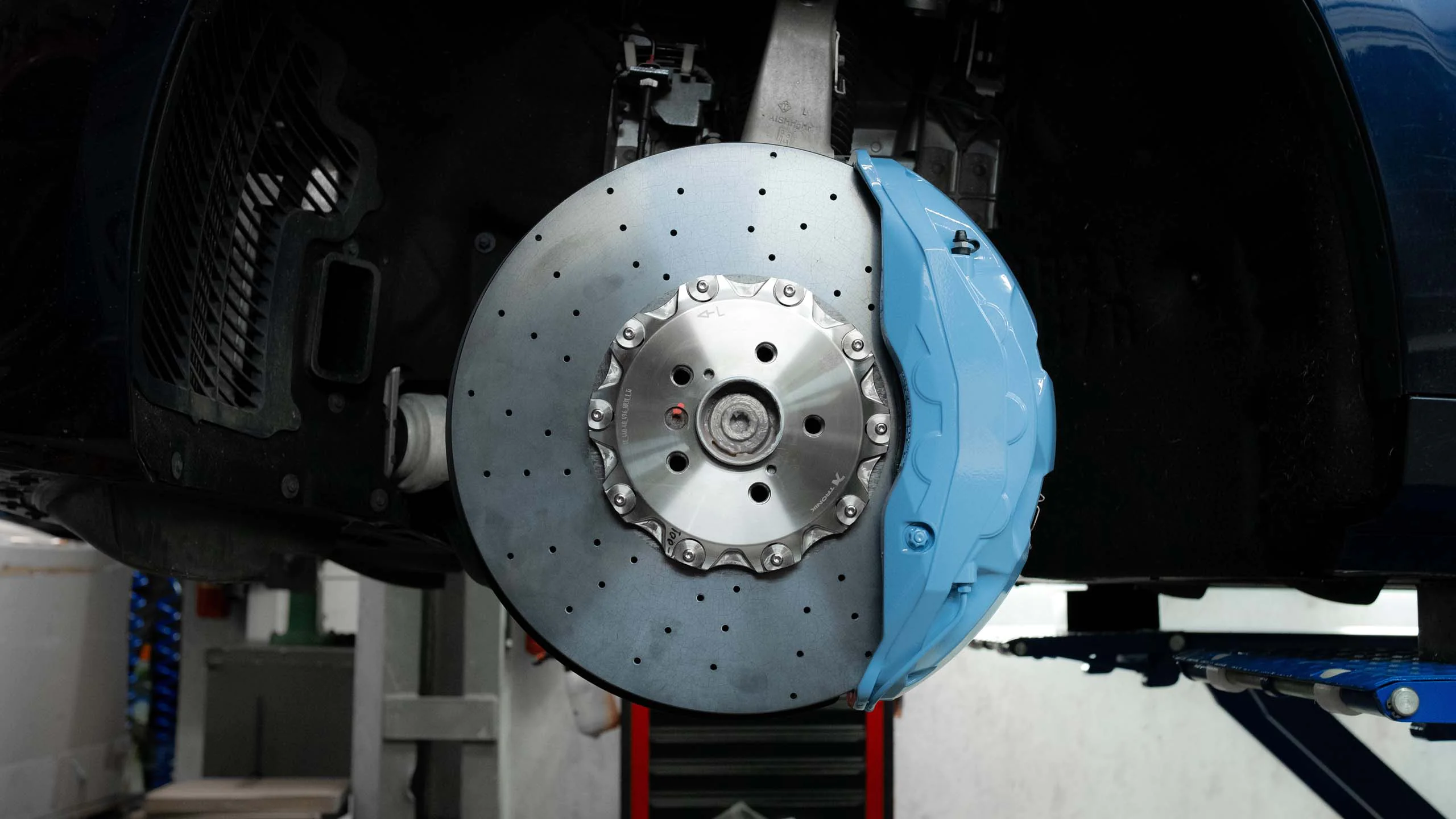 Carbon-ceramic brake system for Rolls-Royce Ghost. Pic 5 Carbon-ceramic brake system for Rolls-Royce Ghost. Pic 5