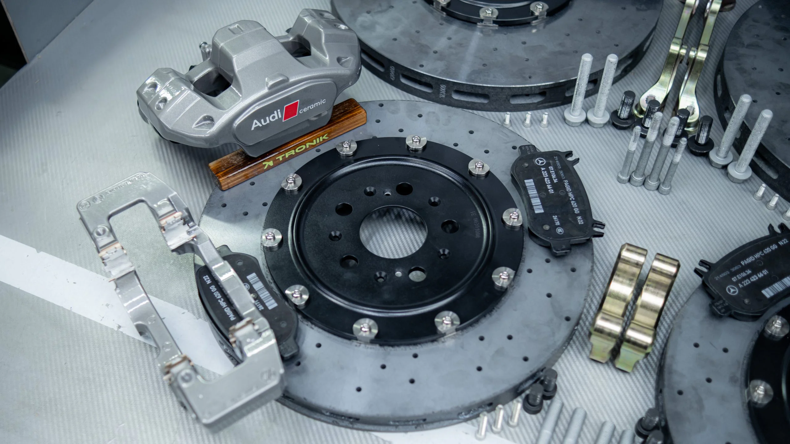 Audi Q6 Carbon-Ceramic Brake Kit 420-40mm 390-32mm (Grey) - Image 12