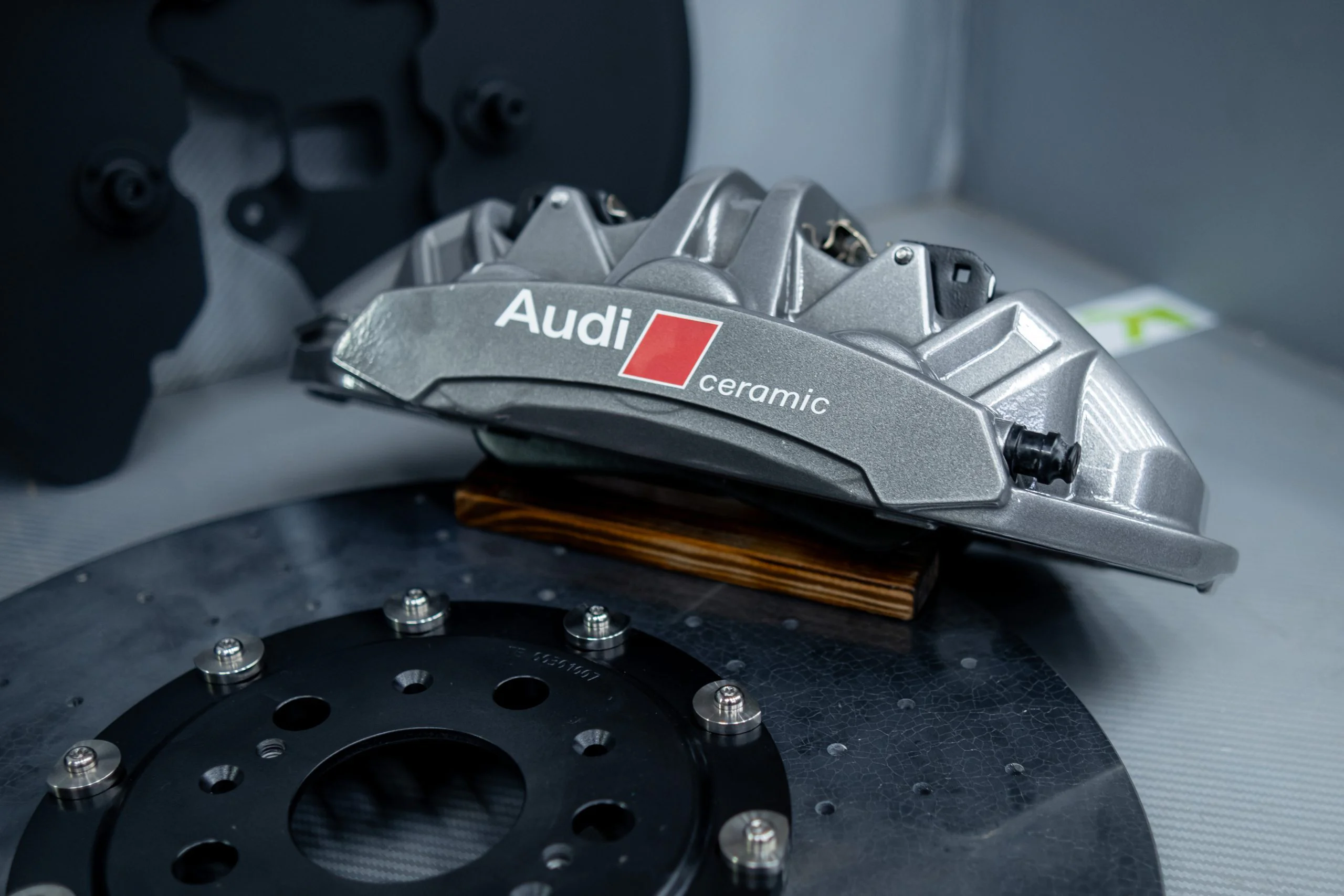 Audi Q6 Carbon-Ceramic Brake Kit 420-40mm 390-32mm (Grey) - Image 17