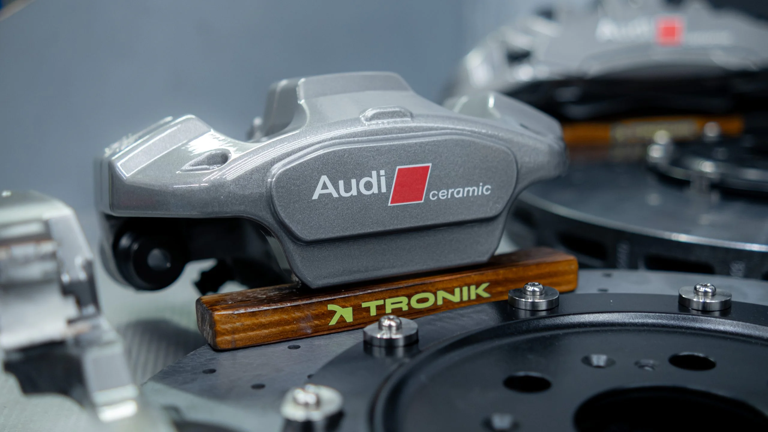 Audi Q6 Carbon-Ceramic Brake Kit 420-40mm 390-32mm (Grey) - Image 5