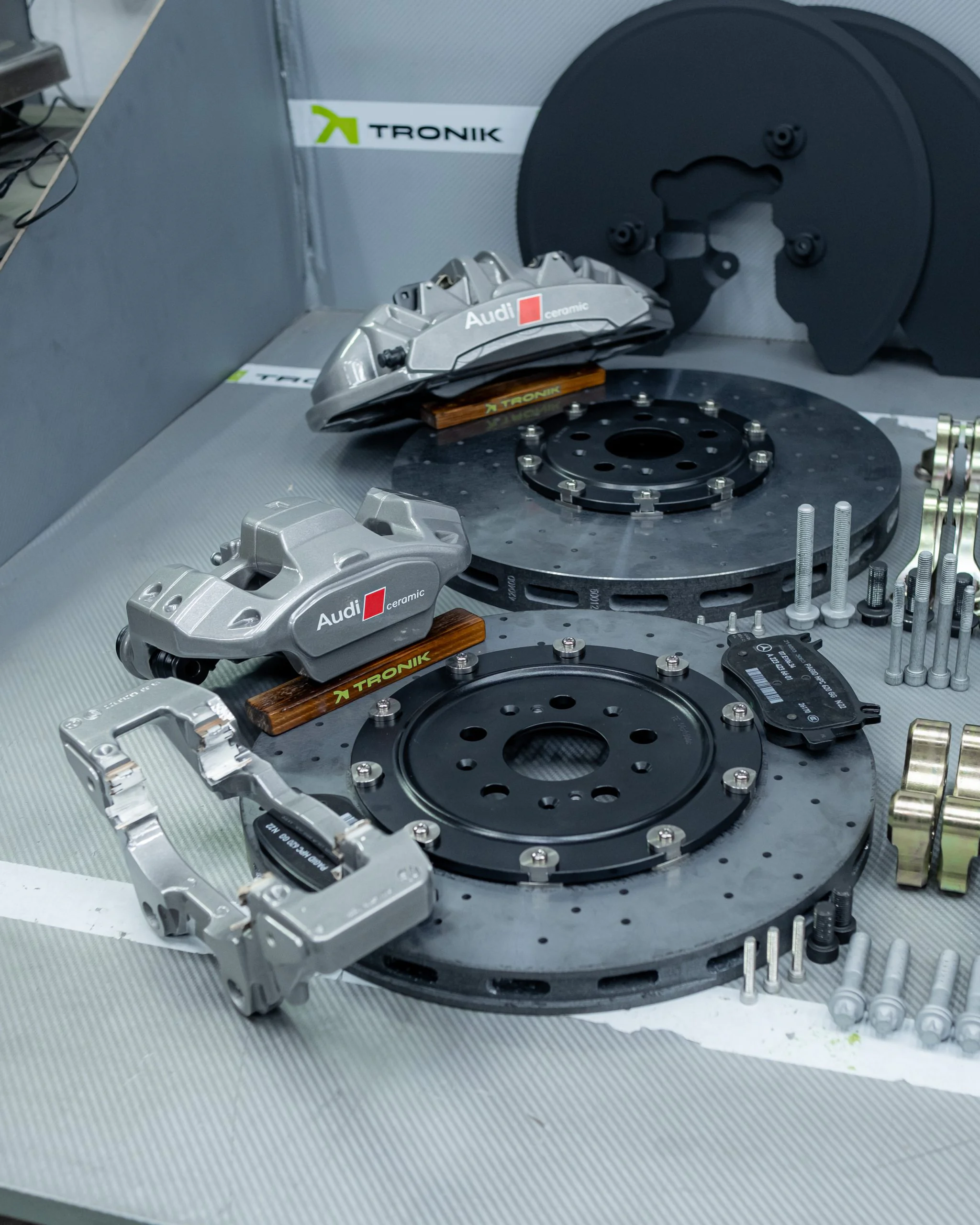 Audi Q6 Carbon-Ceramic Brake Kit 420-40mm 390-32mm (Grey) - Image 2