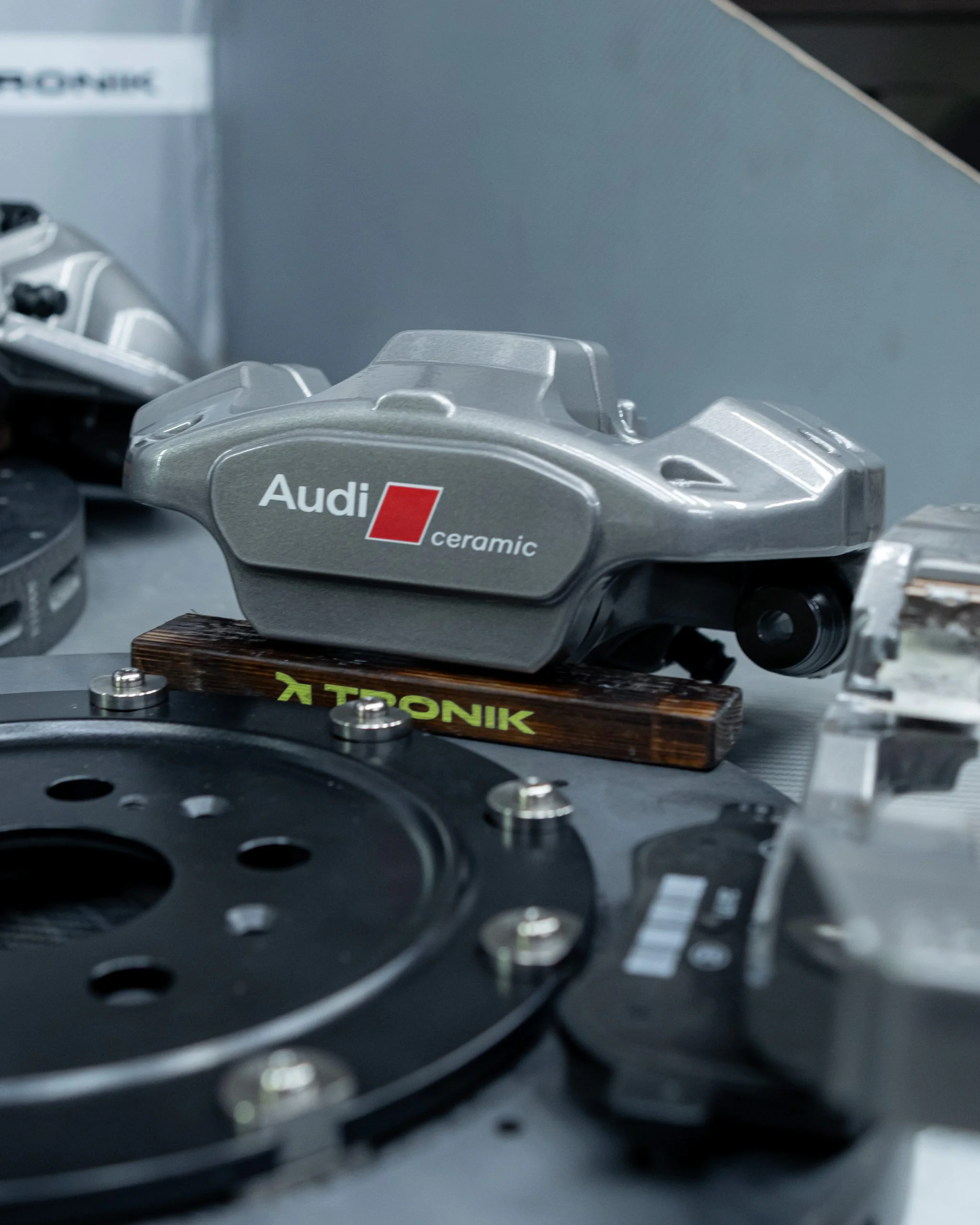 Audi Q6 Carbon-Ceramic Brake Kit 420-40mm 390-32mm (Grey) - Image 7