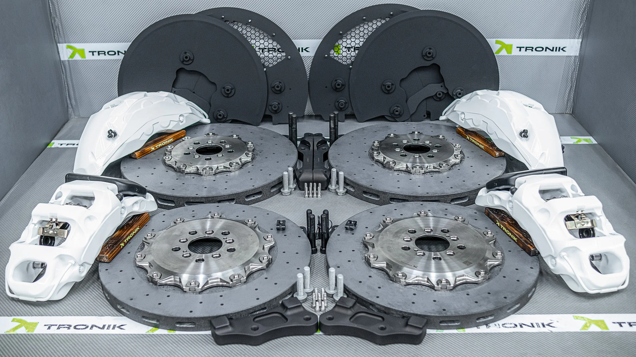 Carbon-ceramic brake system for Rolls-Royce RR21 Picture 1