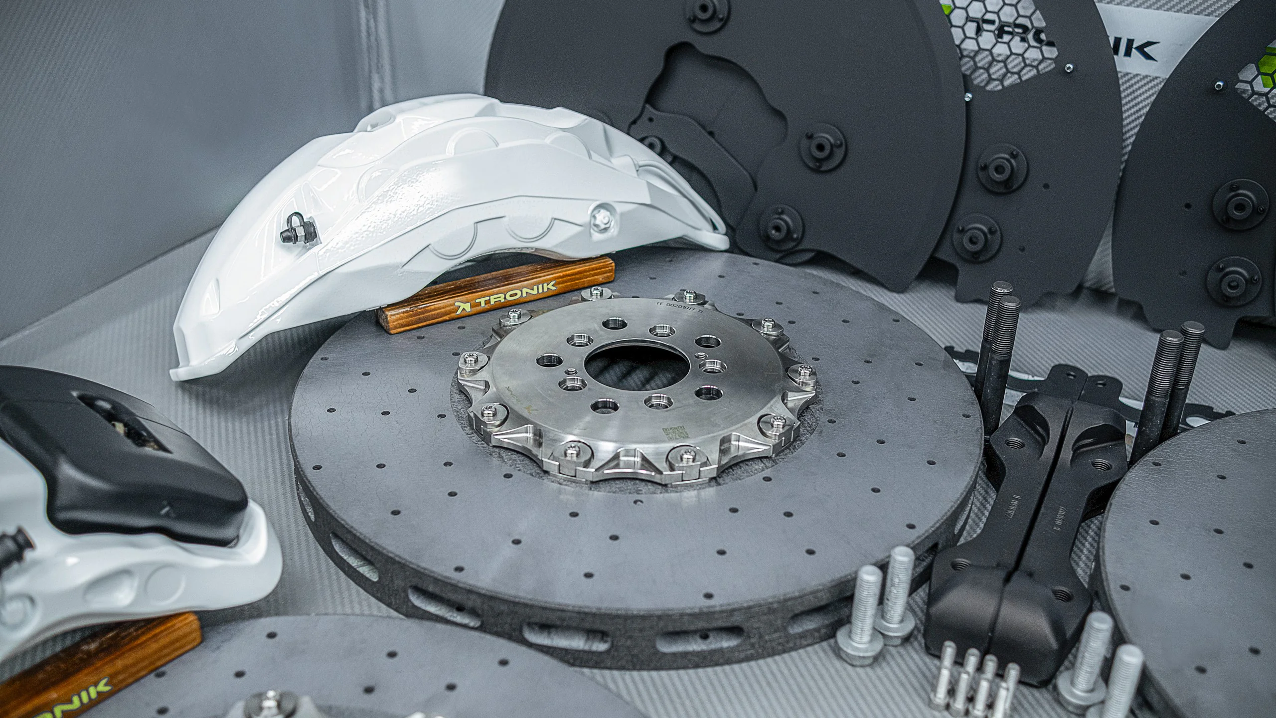 Carbon-ceramic brake system kit for Rolls-Royce RR21 2 | Carbon-ceramic brake system kit for Rolls-Royce RR21 Carbon-ceramic brake system for Rolls-Royce RR21 Picture 2