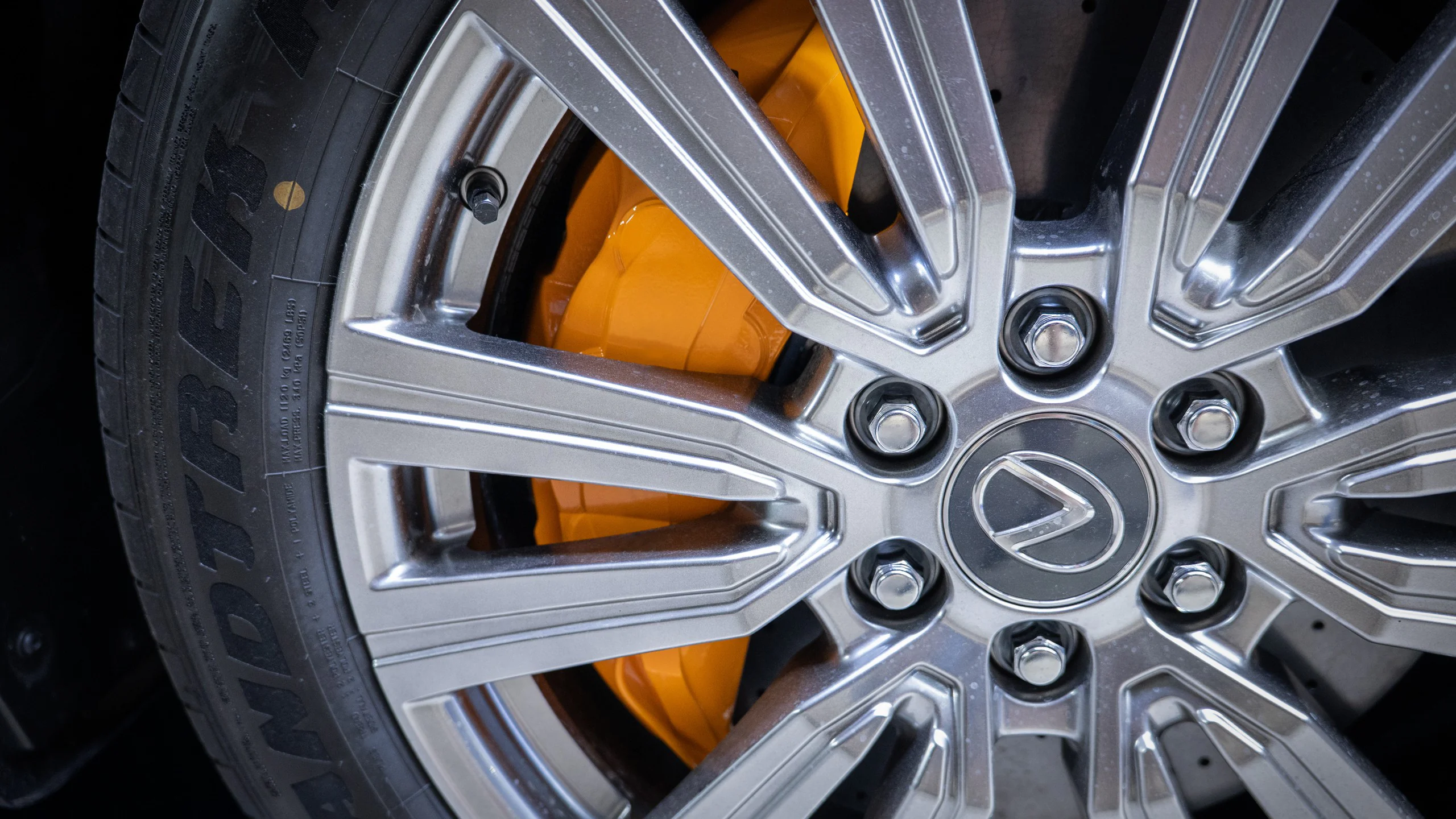 Carbon-ceramic brake system for Toyota-Lexus LX600 Picture 2