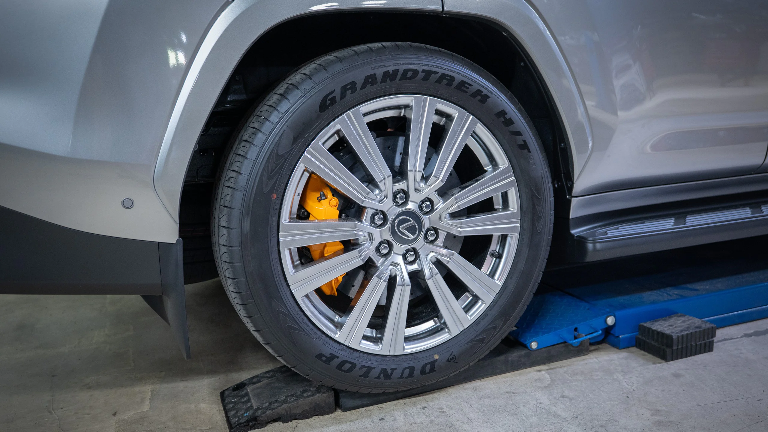 Carbon-ceramic brake system for Toyota-Lexus LX600 Picture 7
