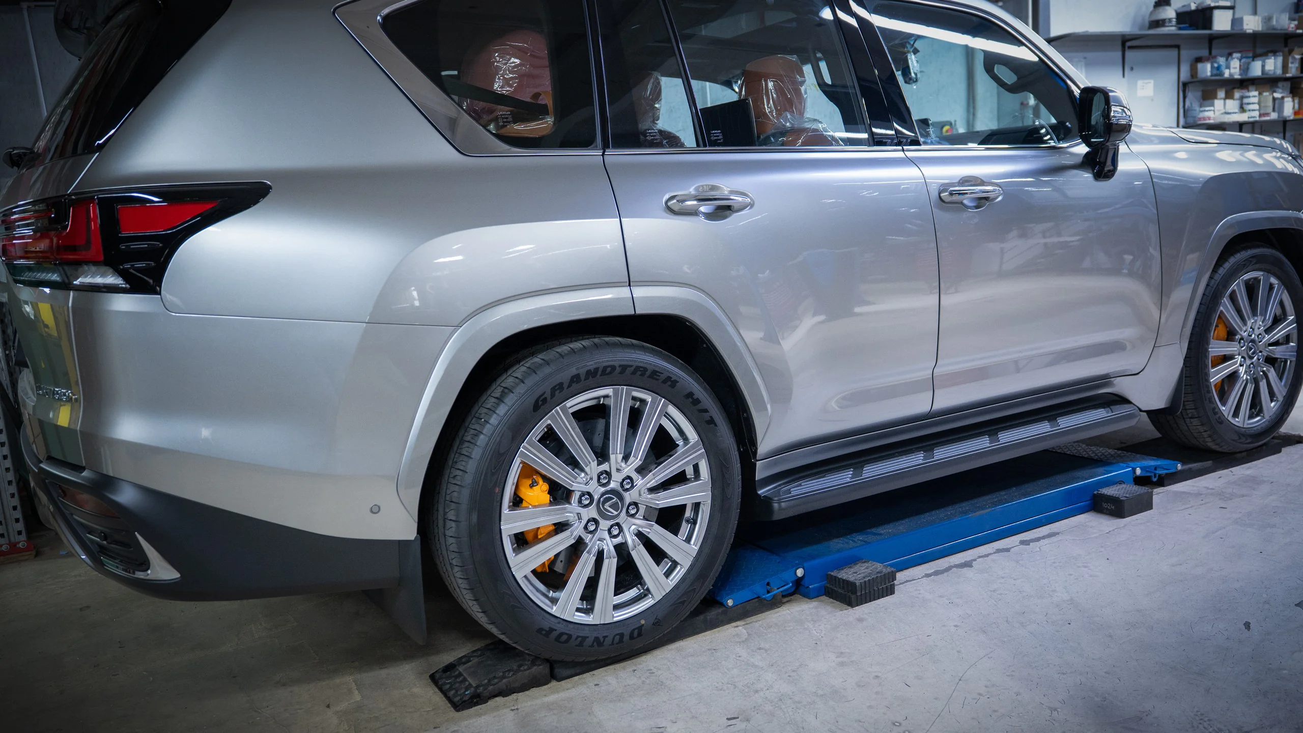 Carbon-ceramic brake system for Toyota-Lexus LX600 Picture 8