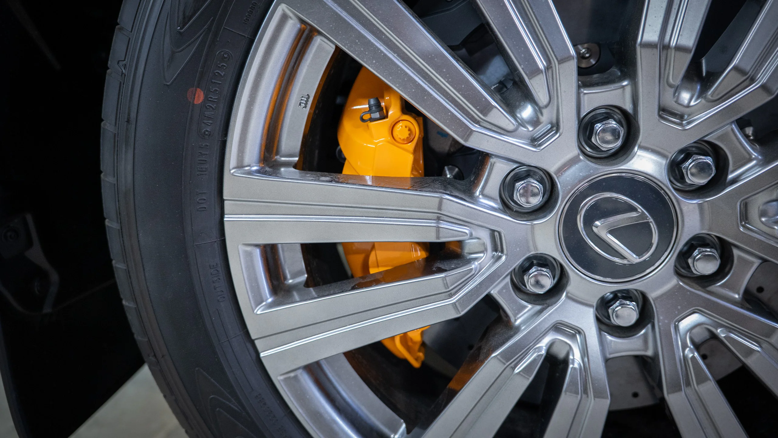 Carbon-ceramic brake system for Toyota-Lexus LX600 Picture 11