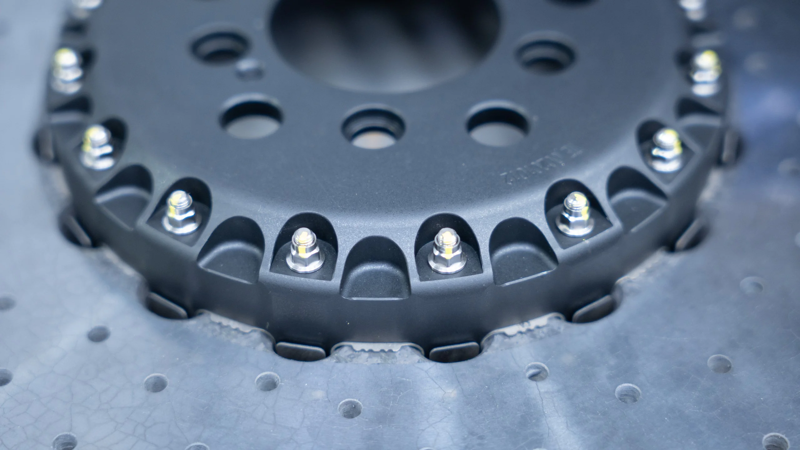 Carbon-ceramic brake system for BMW G70 Picture 4