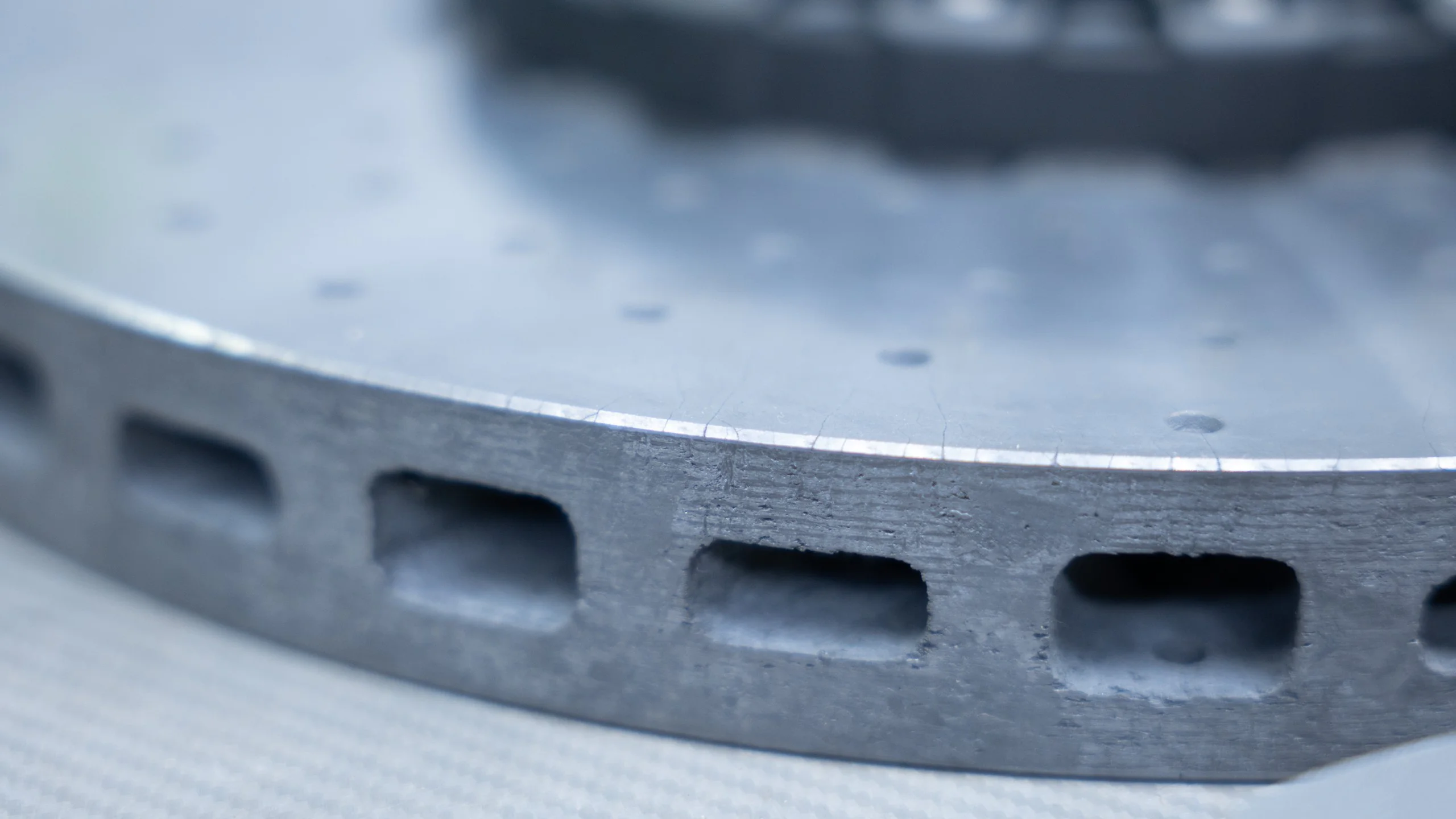 Carbon-ceramic brake system for BMW G70 Picture 16