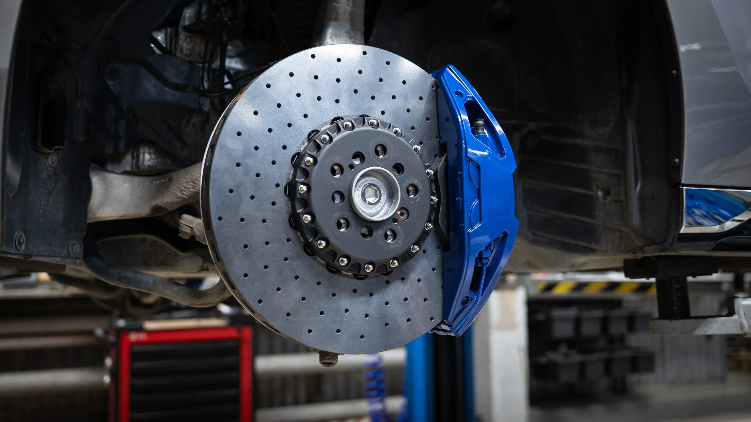 Carbon-ceramic brake system for BMW G70 Picture 18