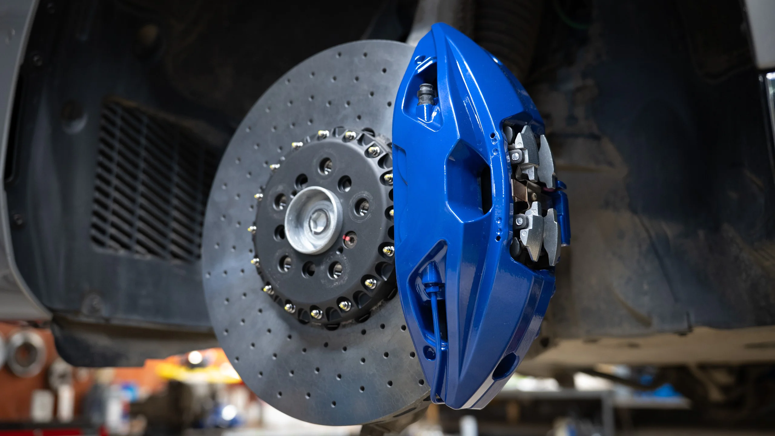 Carbon-ceramic brake system for BMW G70 Picture 19