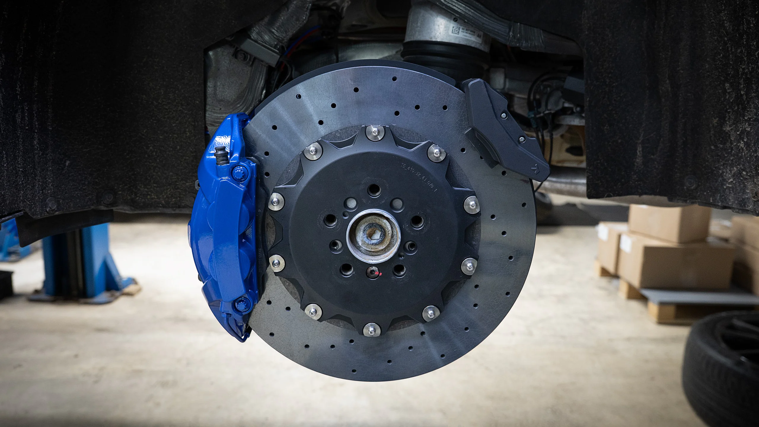 Carbon-ceramic brake system for BMW G07 17 | Carbon-ceramic brake system for BMW G07 | High Performance Tuning of brake systems for all cars: BMW, Mercedes, Audi, VW, Bentley, Maseratti and etc Carbon-ceramic brake system for BMW G07 Picture 17