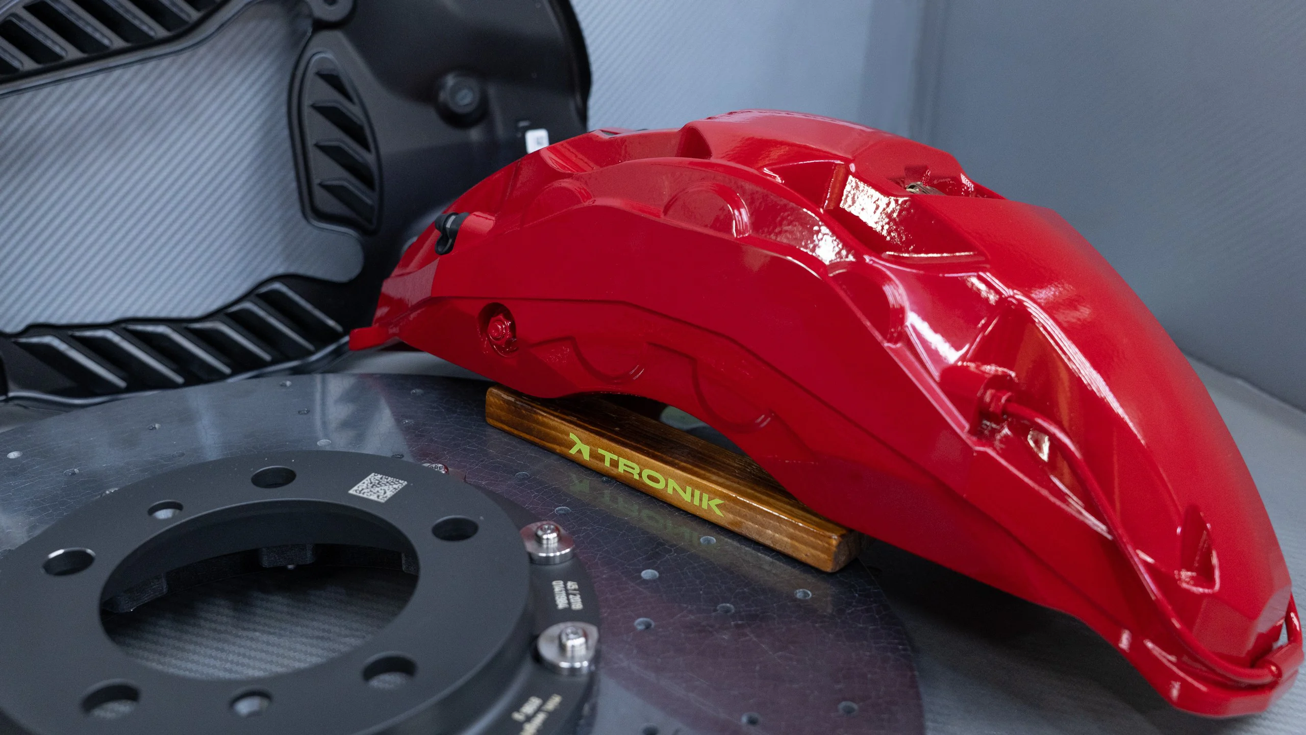 Carbon-ceramic brake system for Porsche Panamera Picture 5